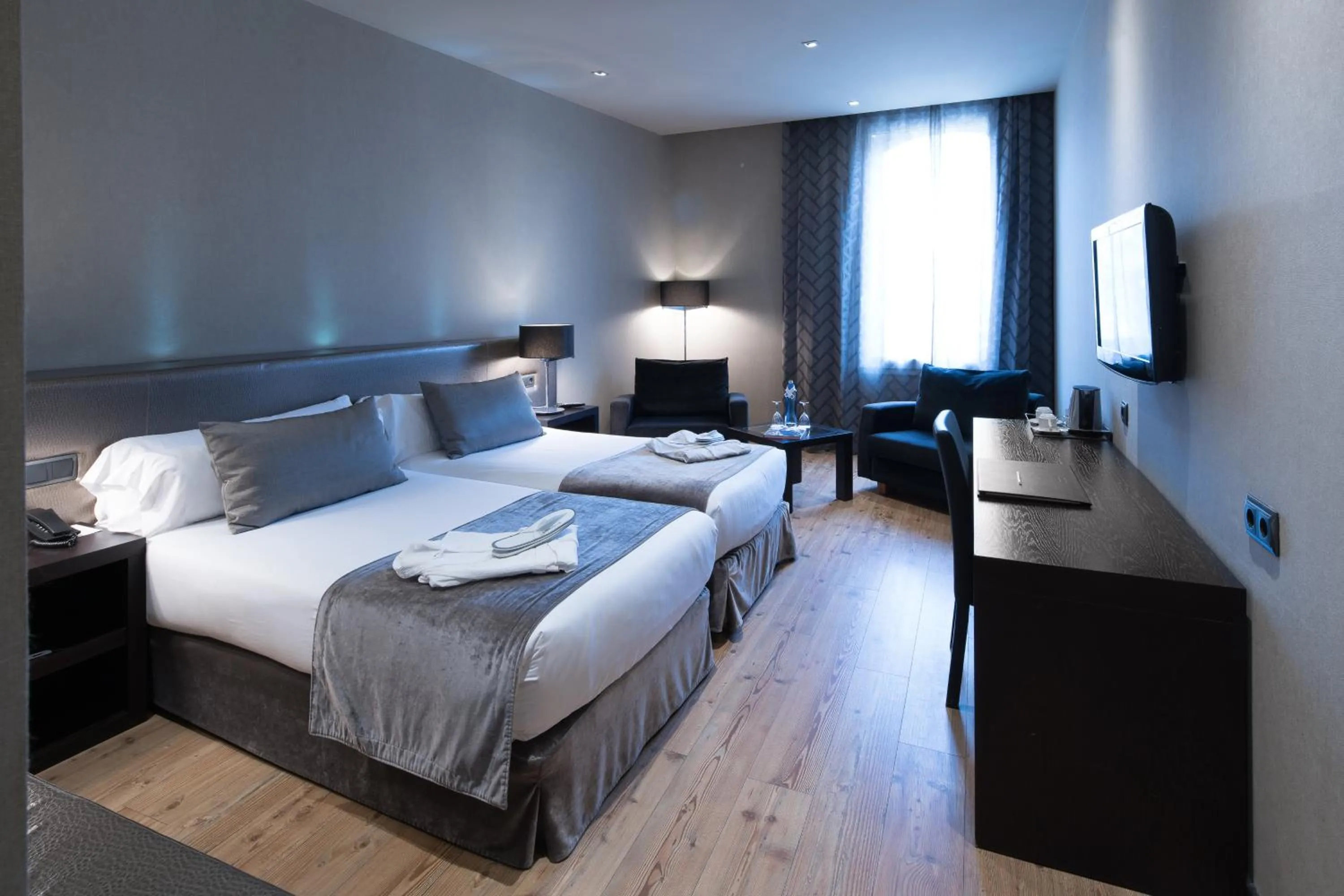 Photo of the whole room, Bed in Catalonia Portal de l'Angel