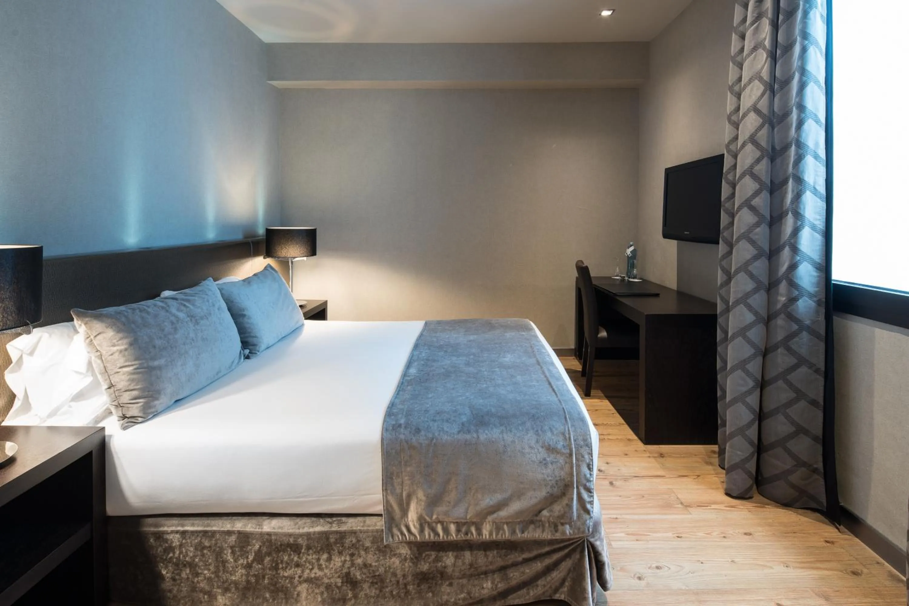 Photo of the whole room, Bed in Catalonia Portal de l'Angel