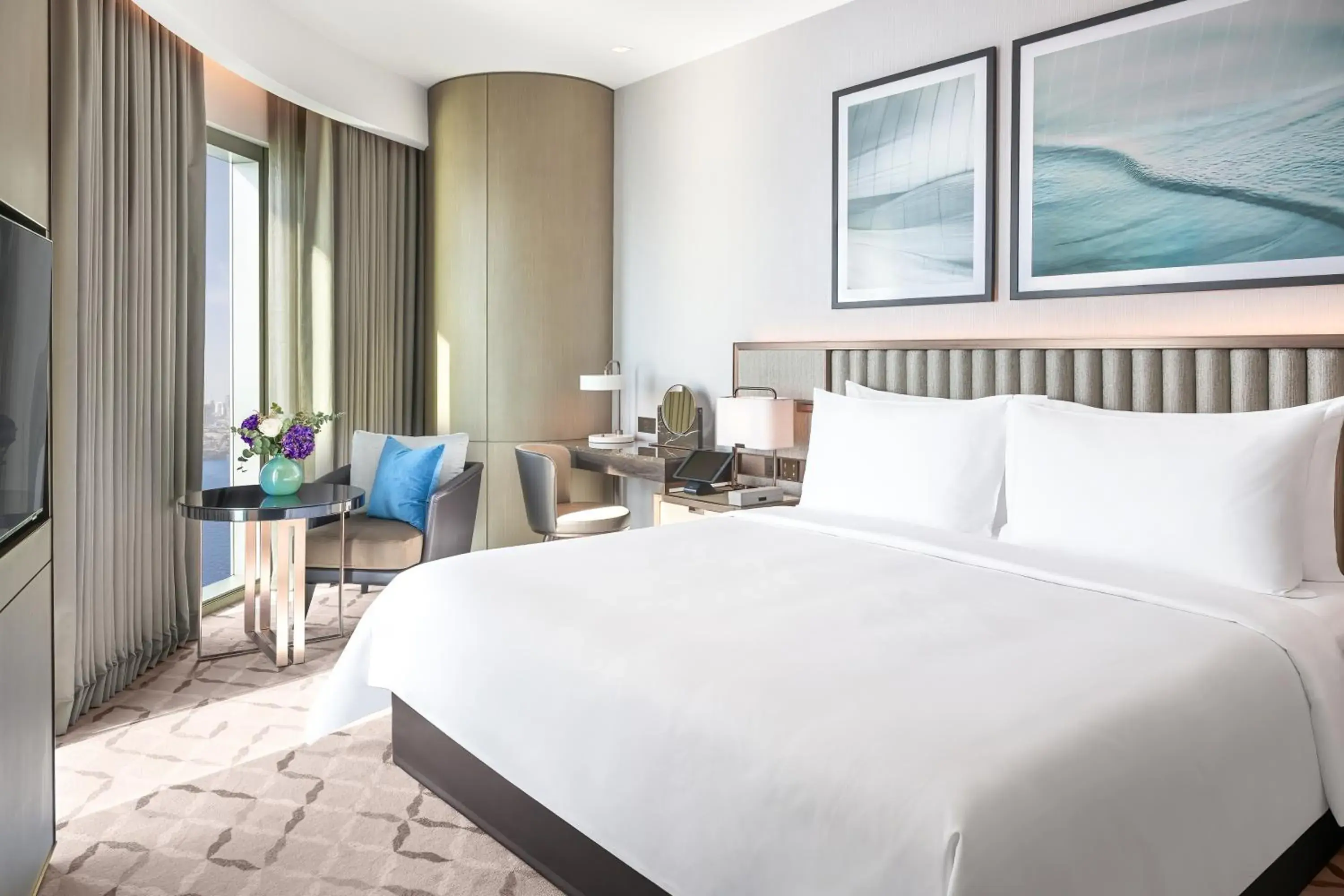 Creek View Club Room with Club Lounge access - single occupancy - Afternoon Tea, Evening Drinks & Canapes, all-day refreshments King Bed in Address Creek Harbour Creek View Club Room with Club Lounge access - single occupancy - Afternoon Tea, Evening Drinks & Canapes, all-day refreshments King Bed in Address Creek Harbour