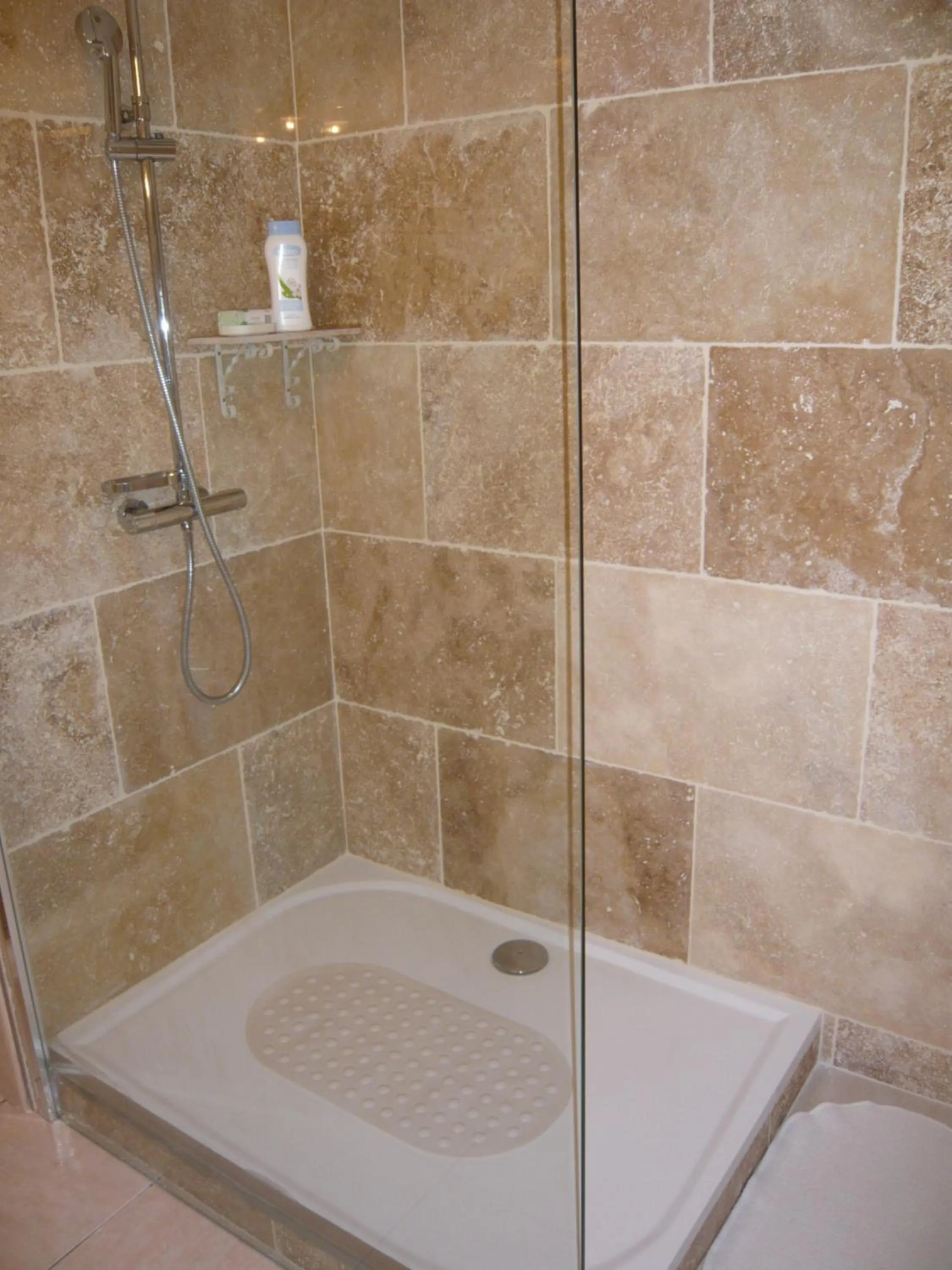 Bathroom in Locations des Alpilles