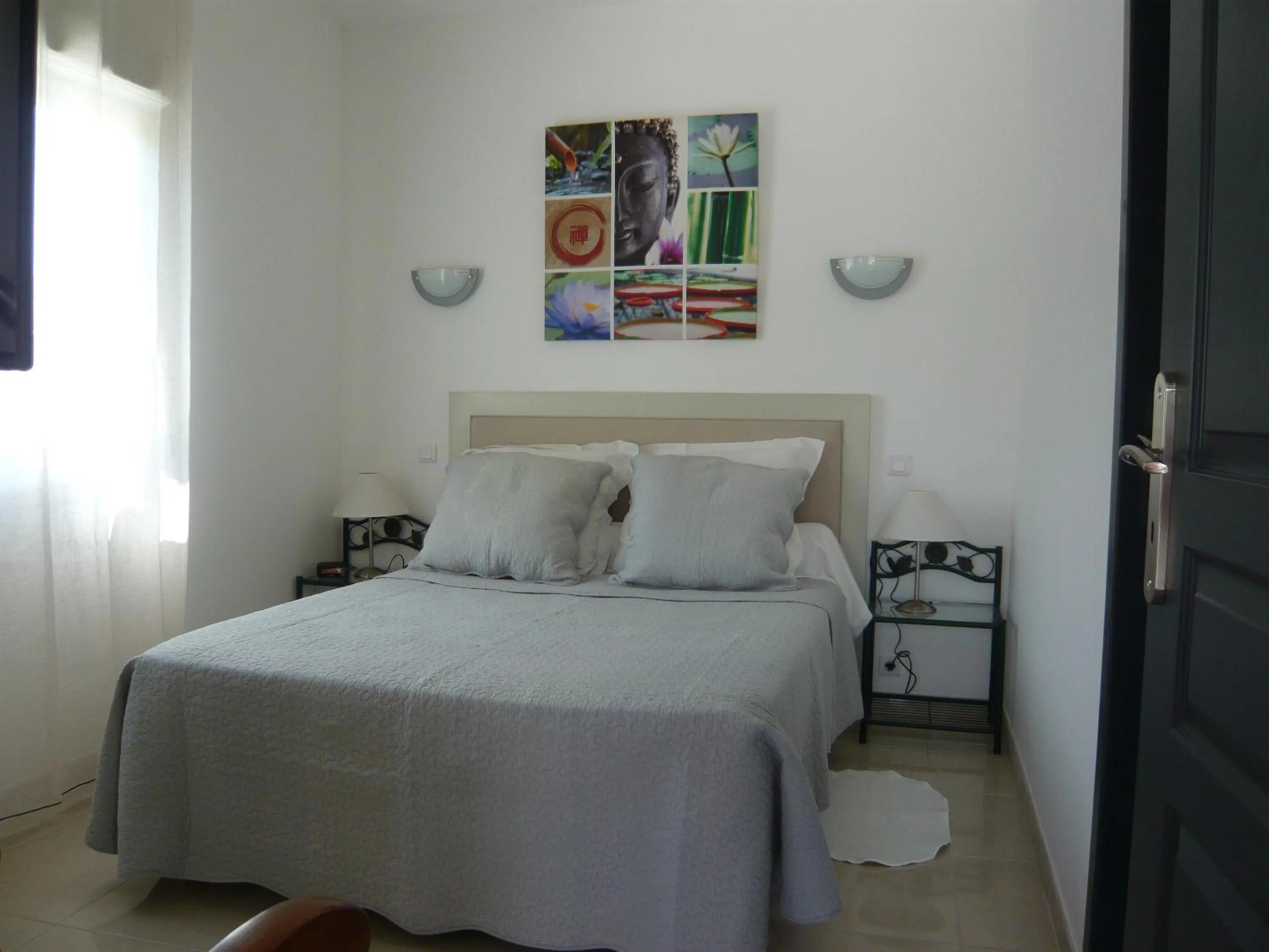 Bedroom, Bed in Locations des Alpilles