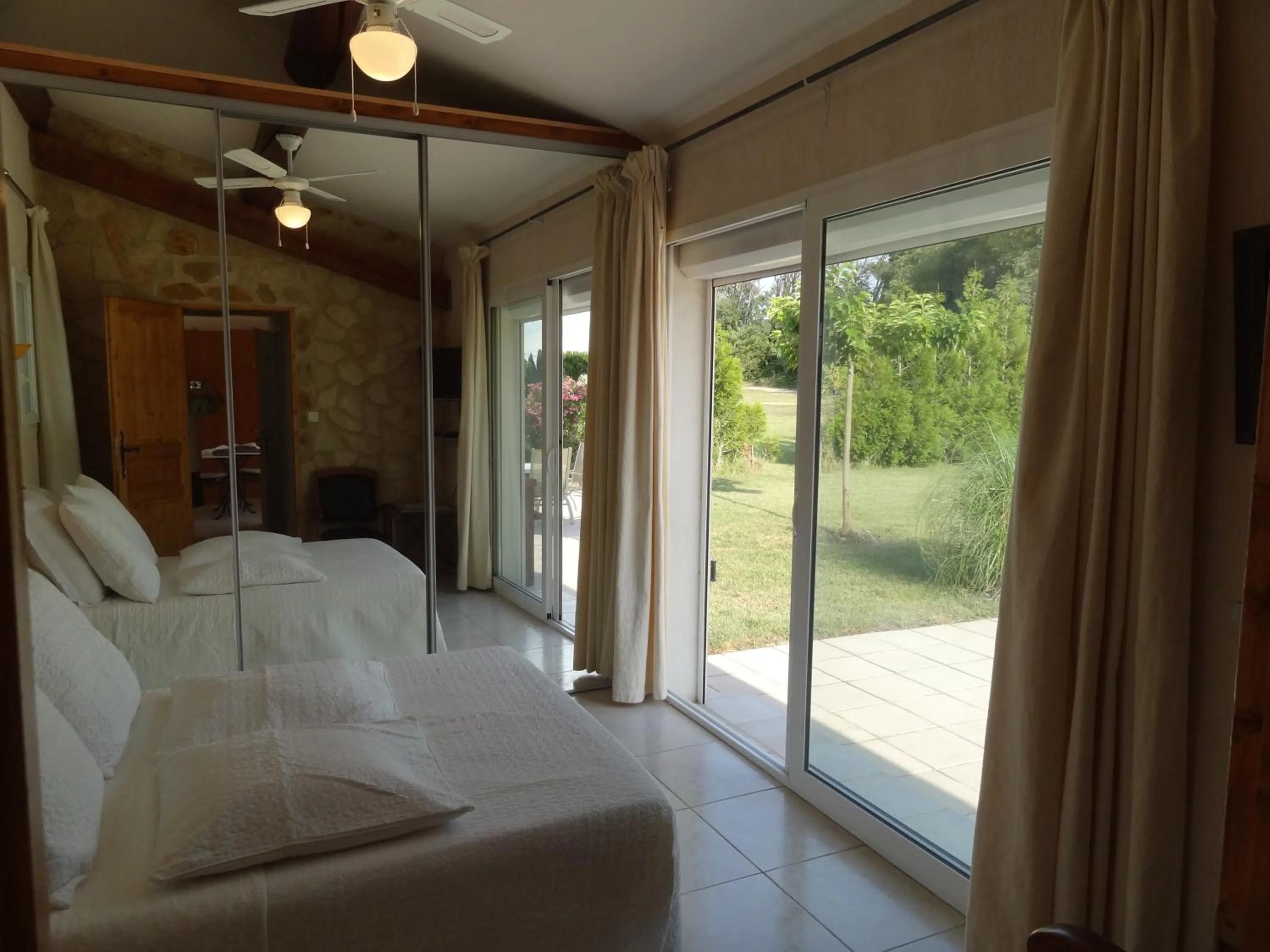 Bedroom, Bed in Locations des Alpilles