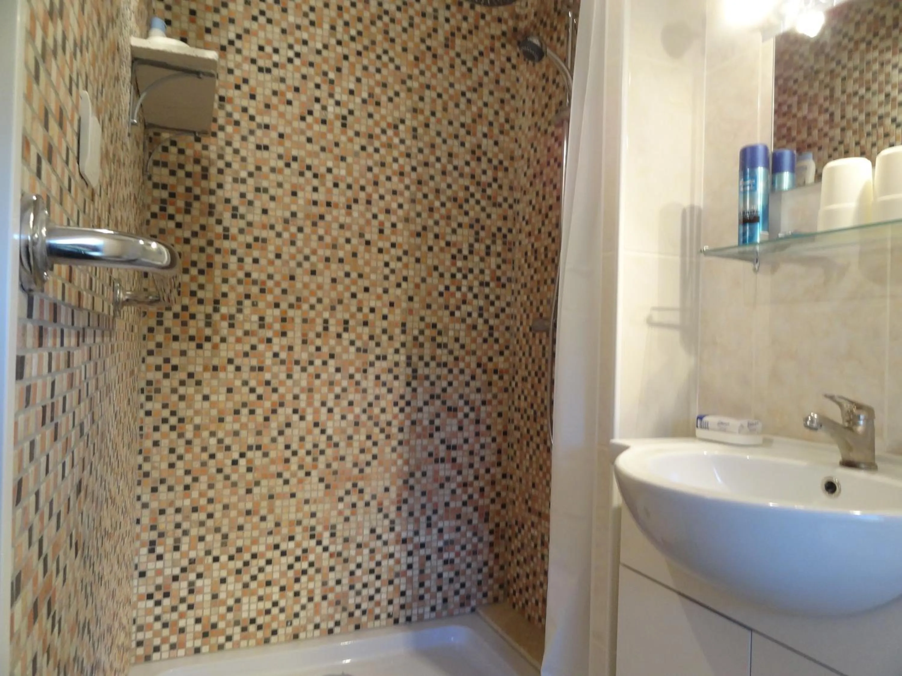 Shower in Locations des Alpilles