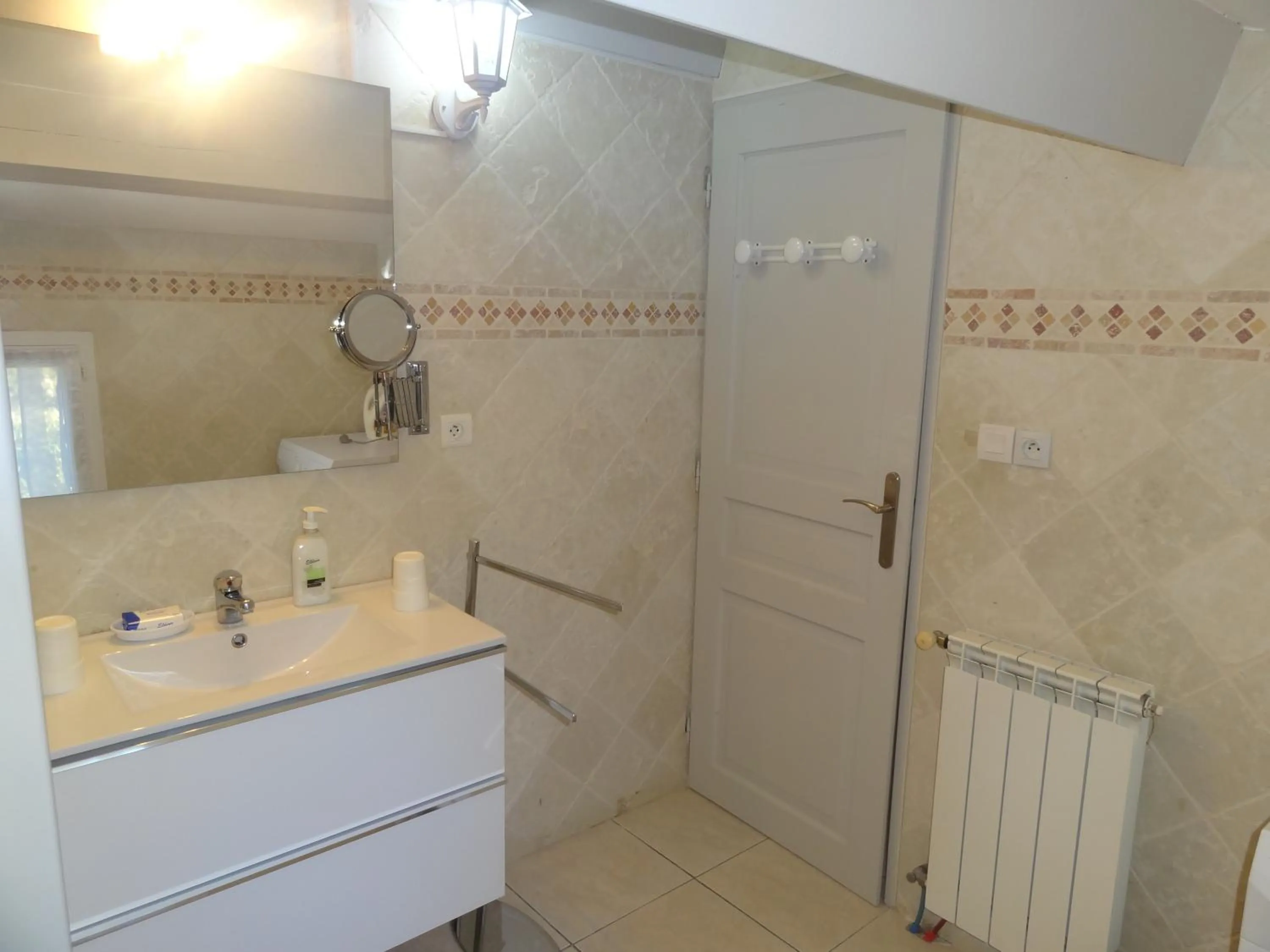 Bathroom in Locations des Alpilles