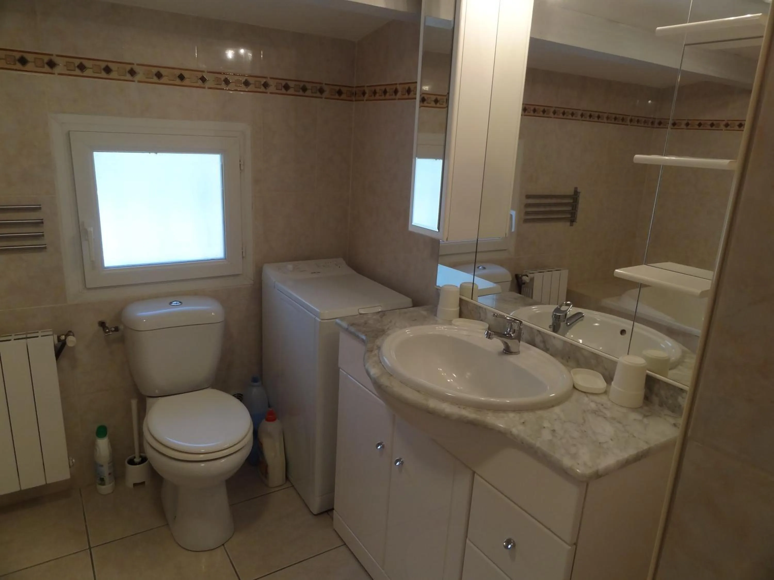 Bathroom in Locations des Alpilles