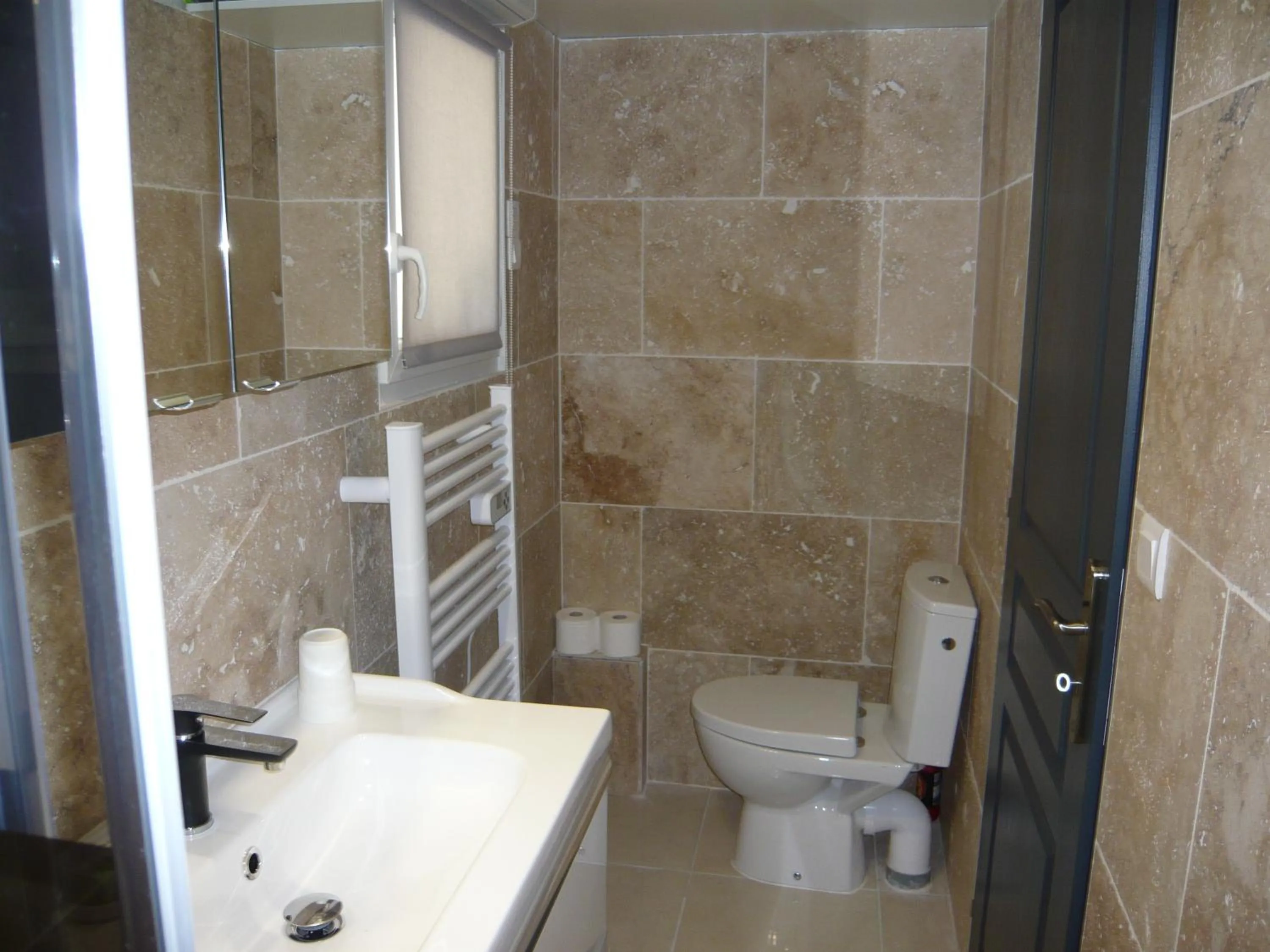 Bathroom in Locations des Alpilles