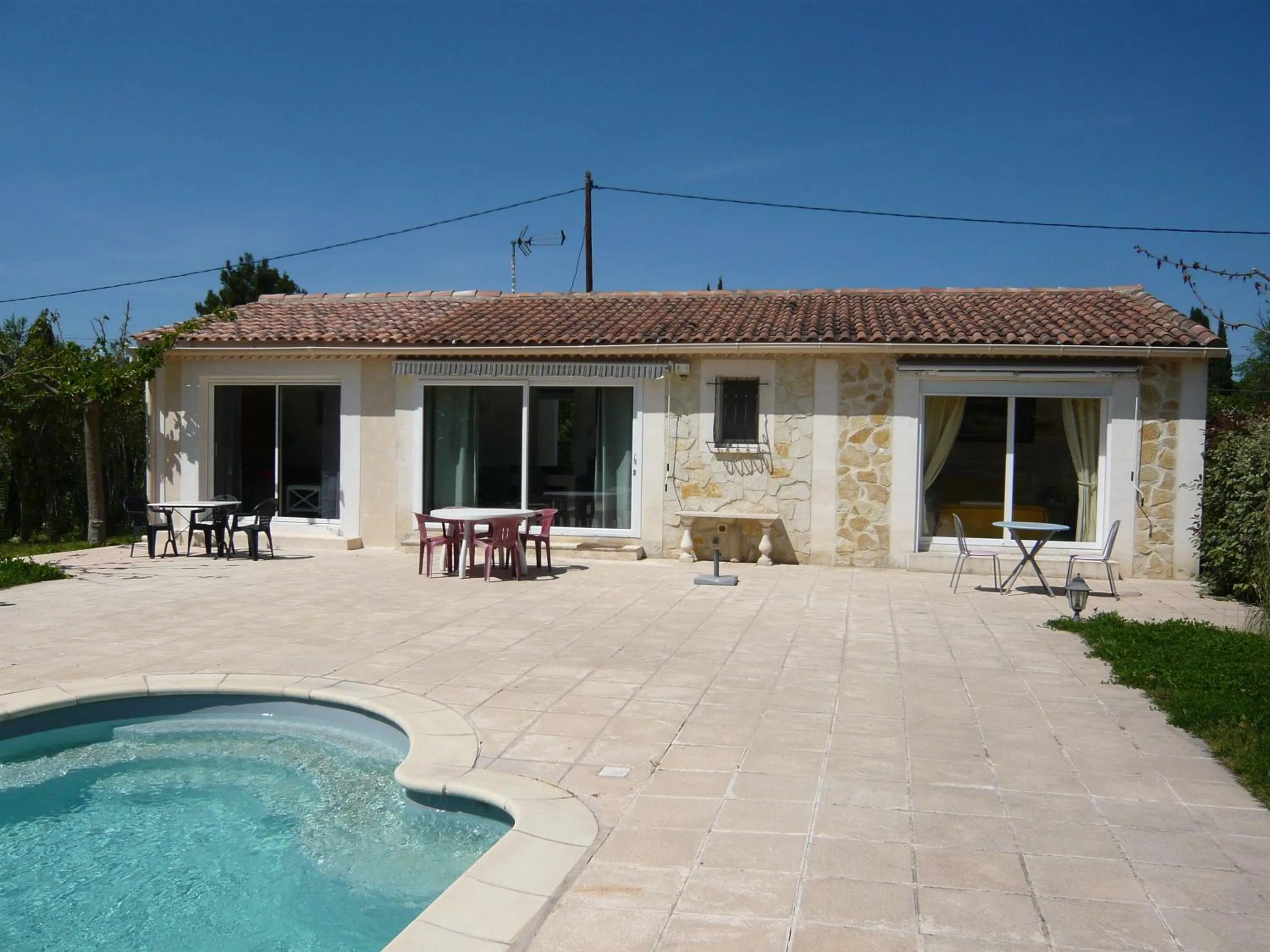 Property building in Locations des Alpilles