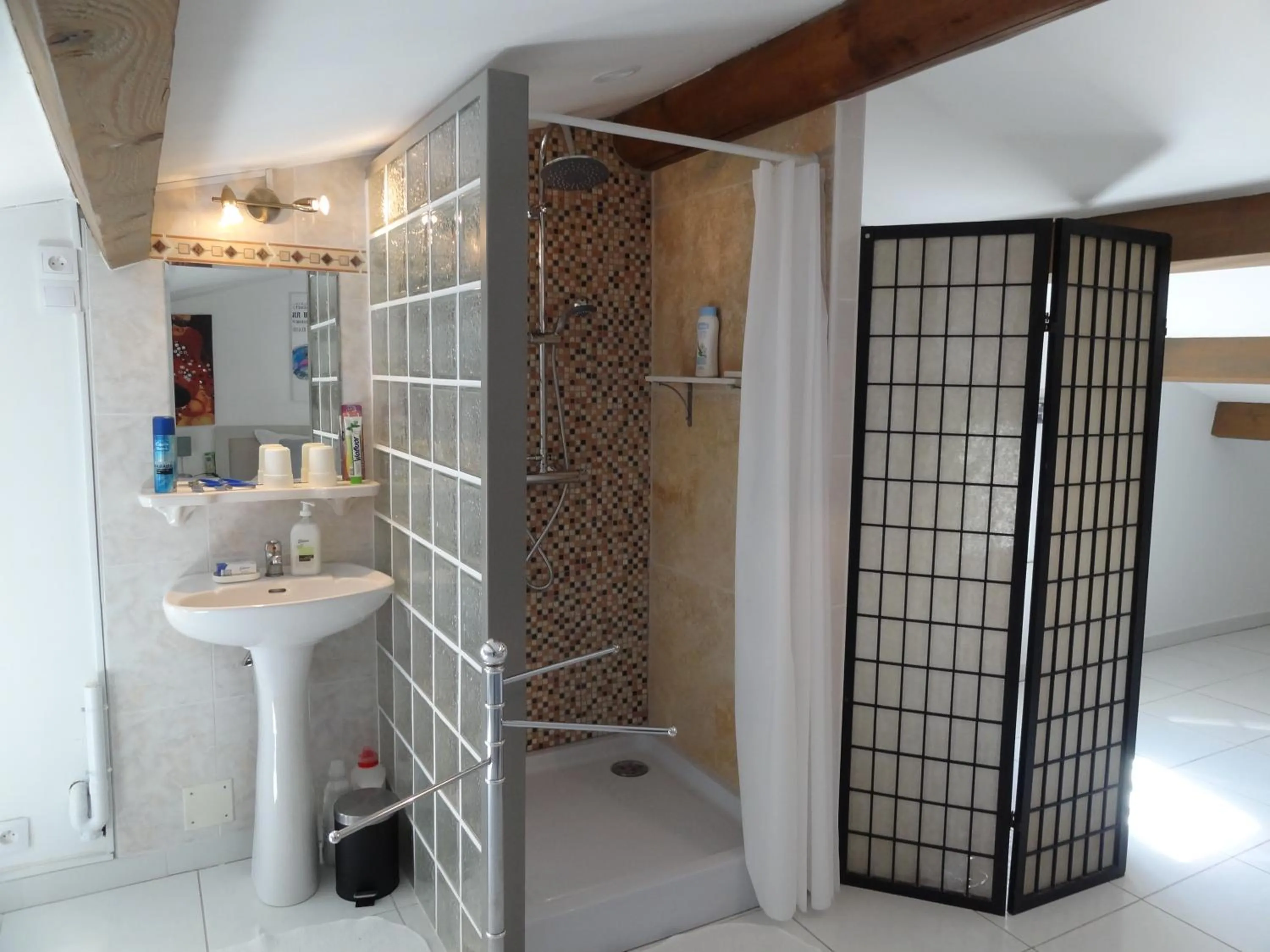 Bathroom in Locations des Alpilles