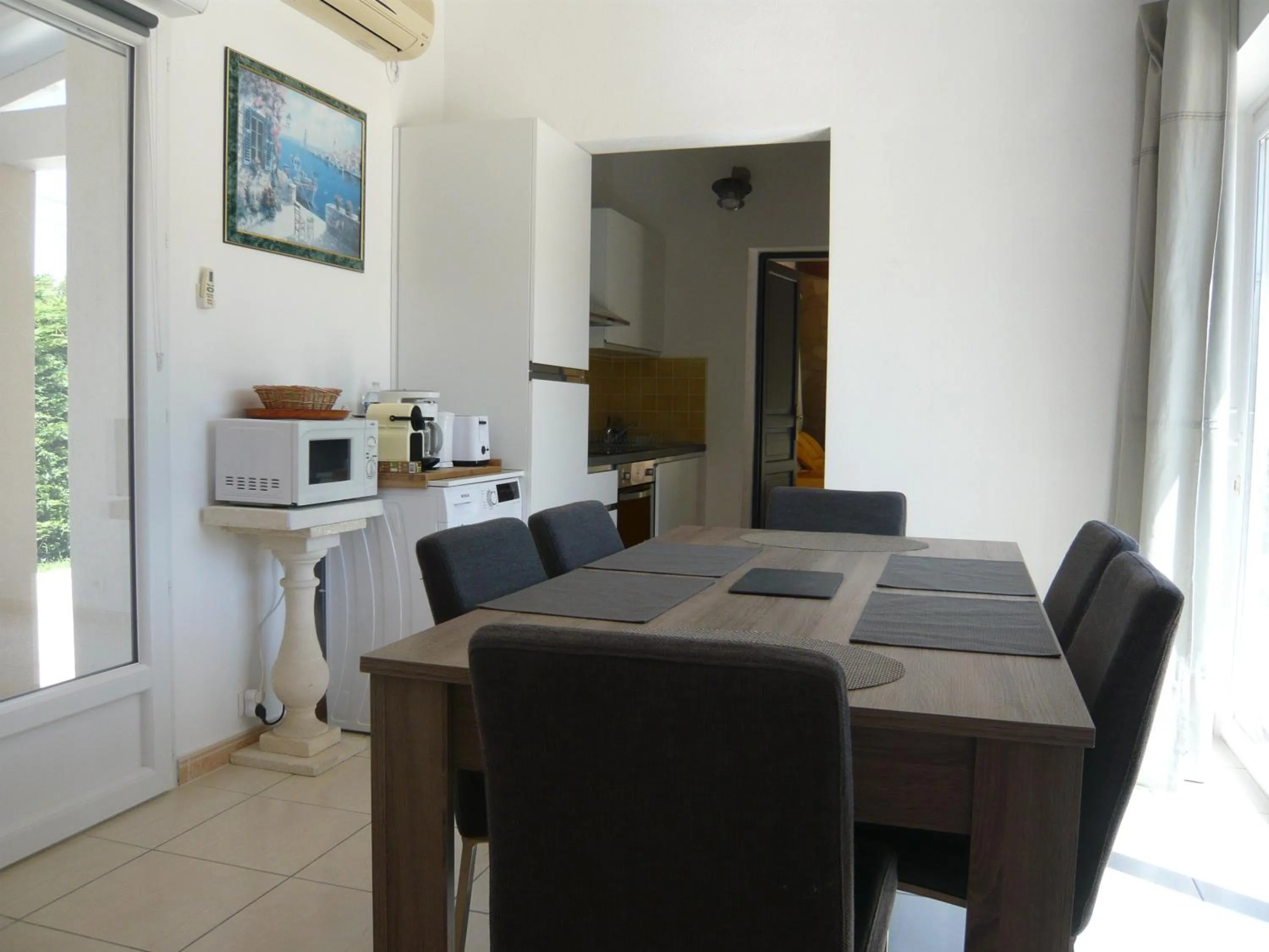Dining area in Locations des Alpilles