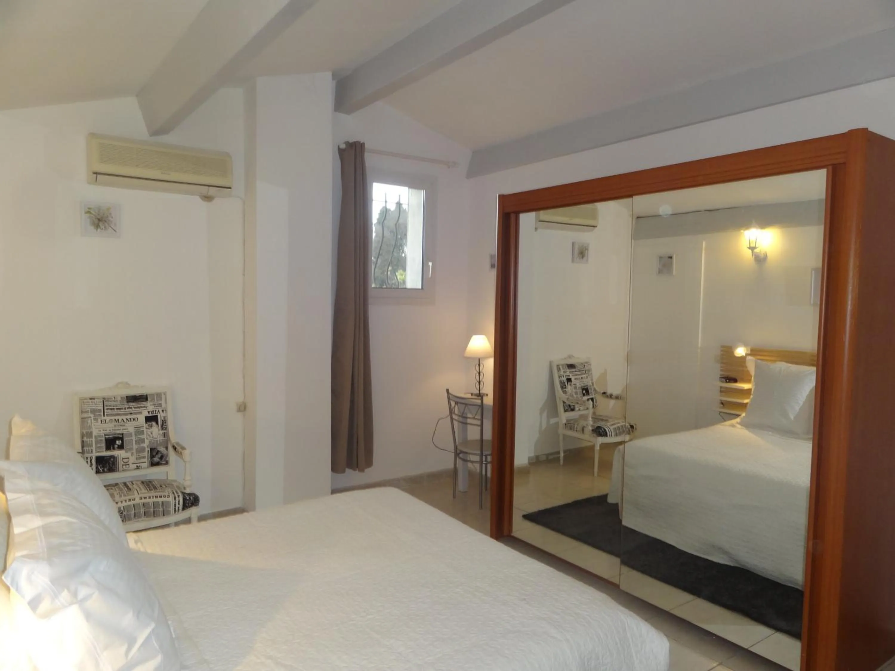 Bedroom, Bed in Locations des Alpilles