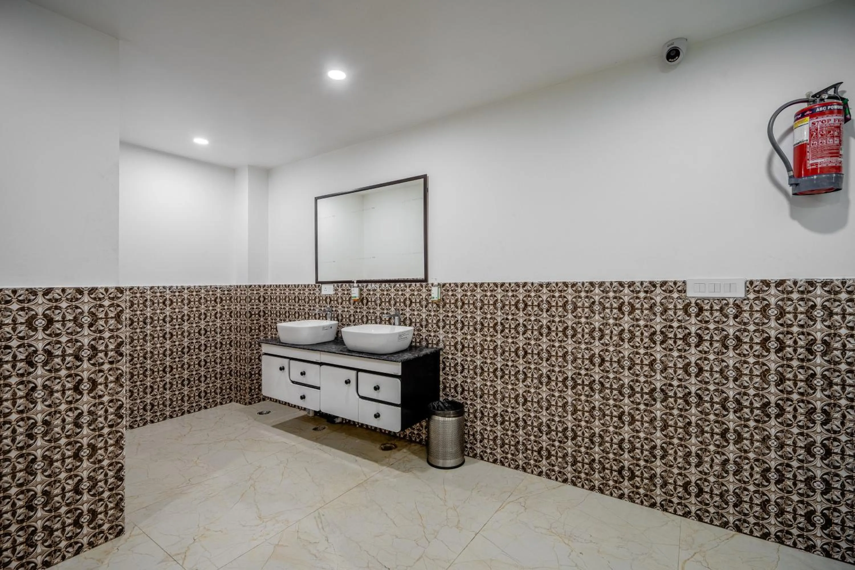 Bathroom in Lime Tree Hotels and Banquet Greater Noida