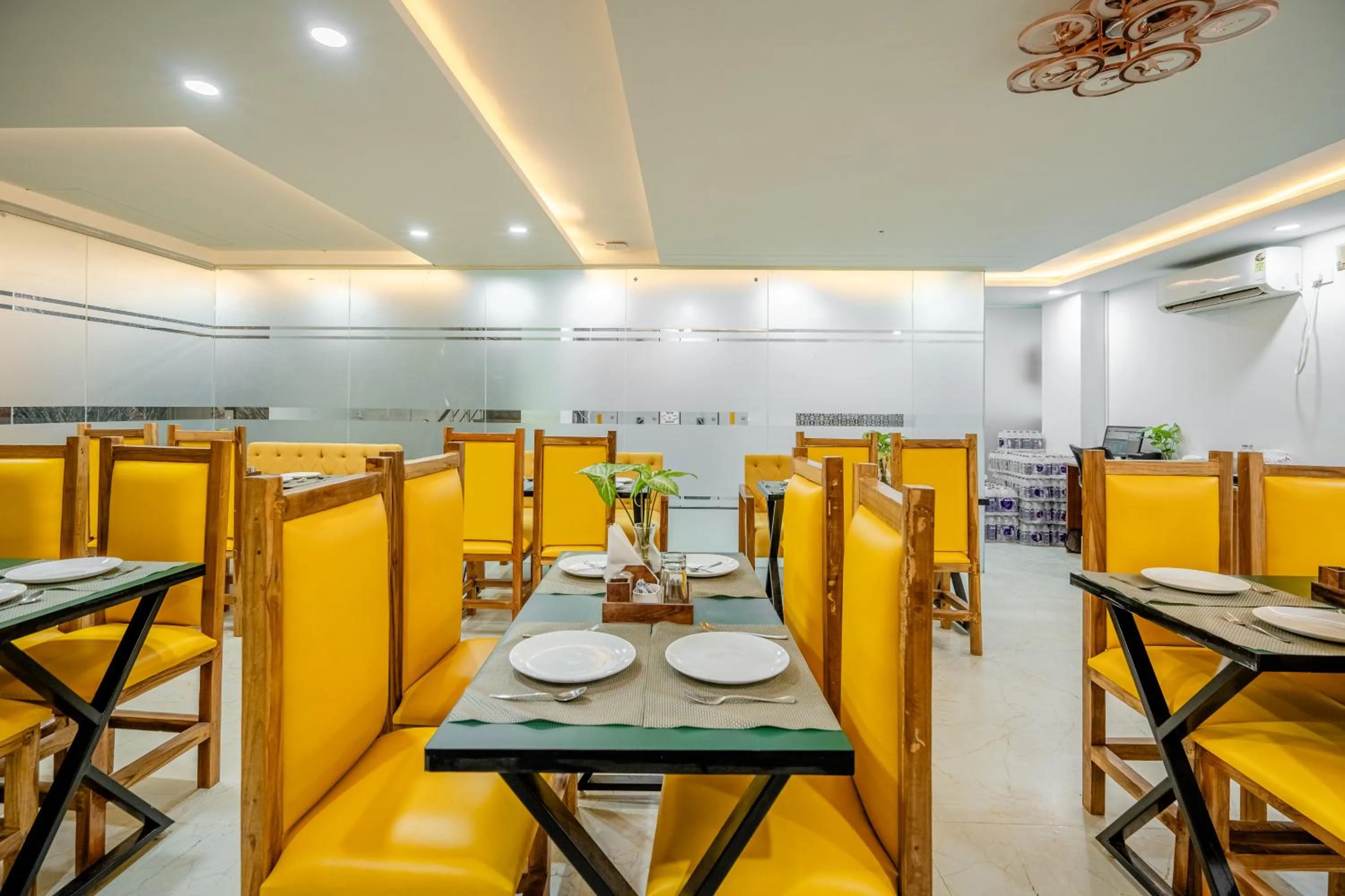 Restaurant/places to eat in Lime Tree Hotels and Banquet Greater Noida