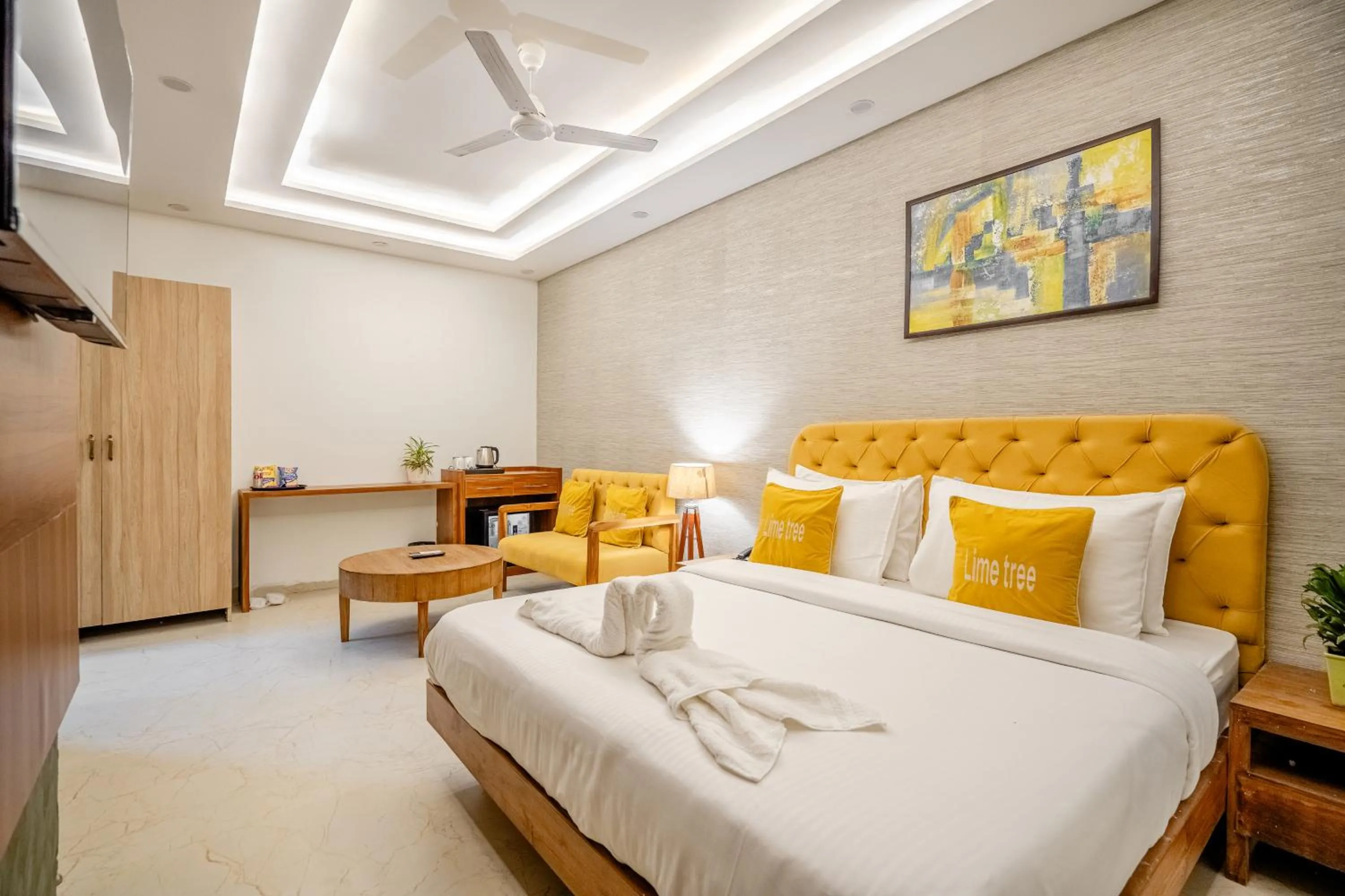 Bedroom, Bed in Lime Tree Hotels and Banquet Greater Noida