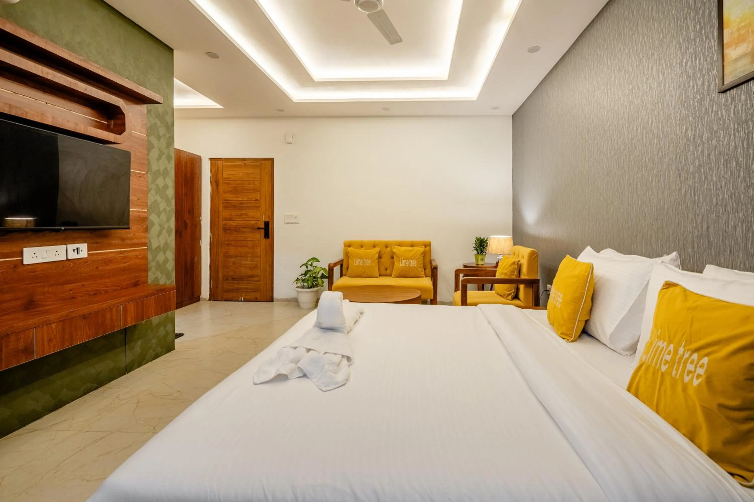 Bedroom, Bed in Lime Tree Hotels and Banquet Greater Noida