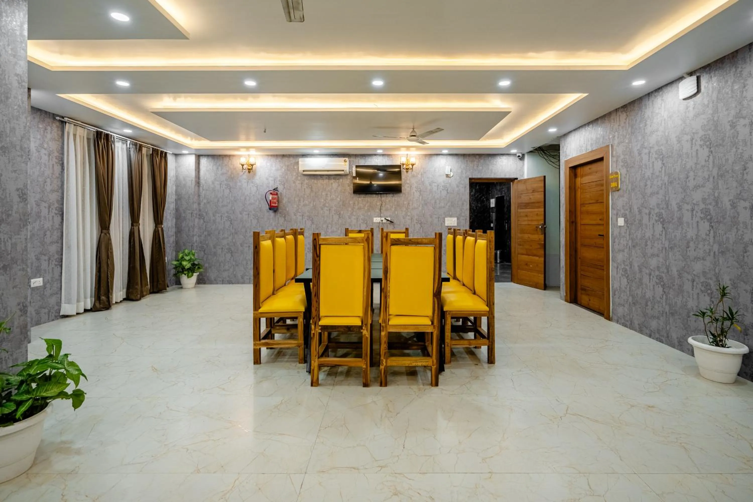 Dining area in Lime Tree Hotels and Banquet Greater Noida