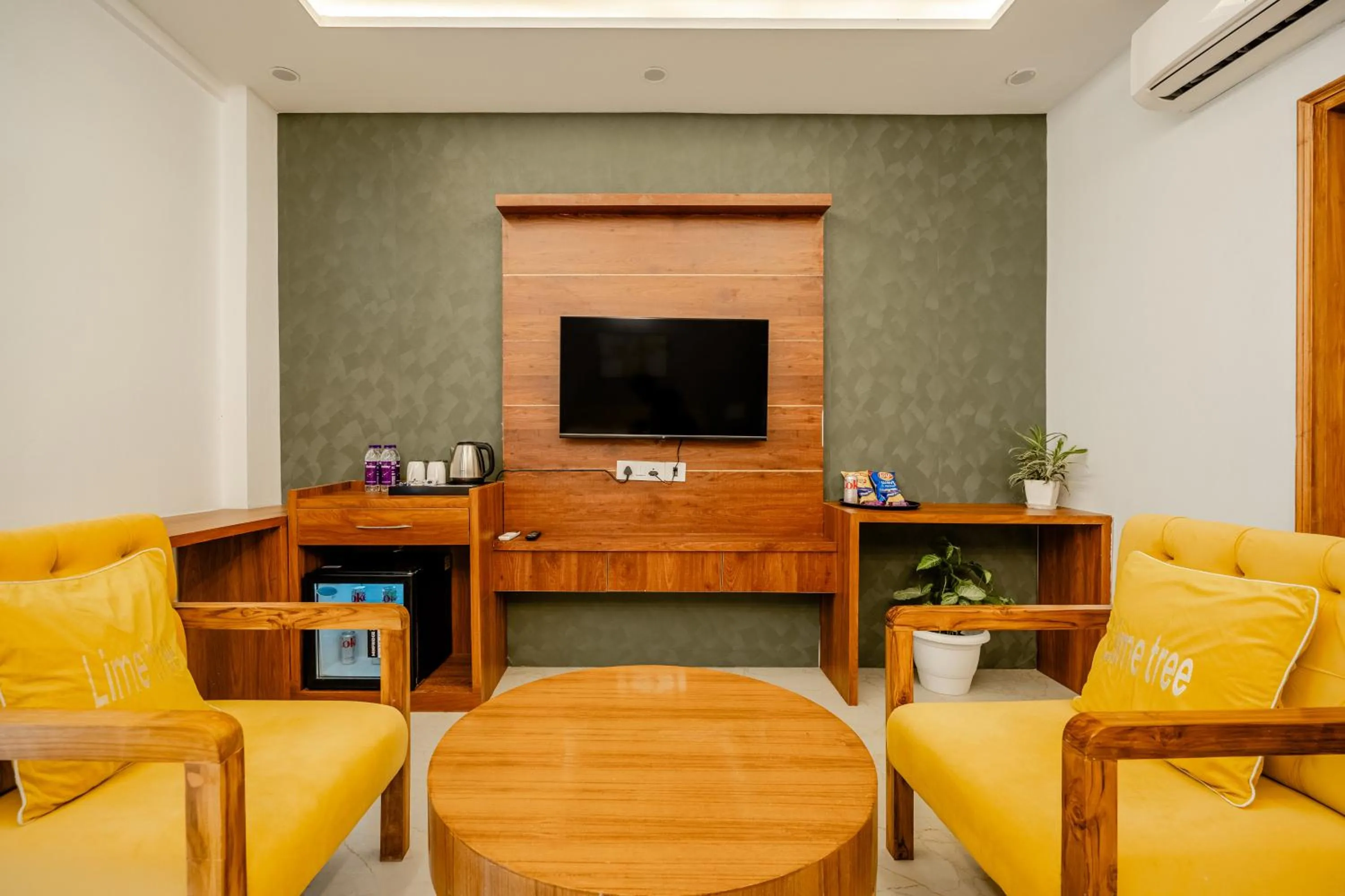 Living room in Lime Tree Hotels and Banquet Greater Noida