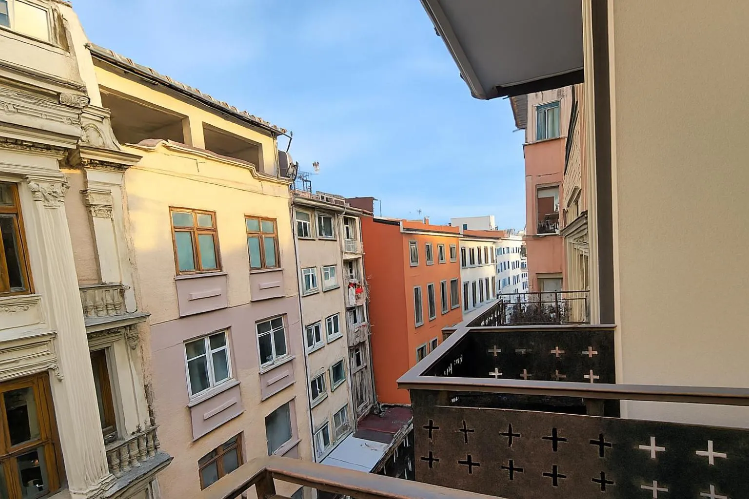 Day in Aleksandr Pera Hotel