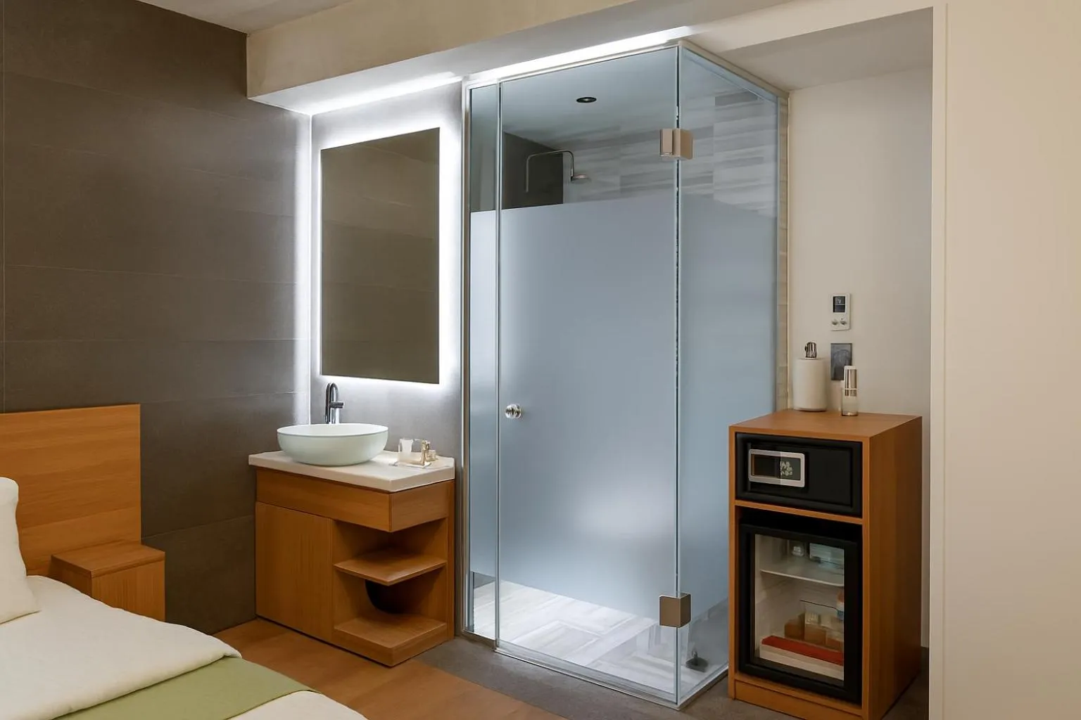Shower, Bed in Aleksandr Pera Hotel