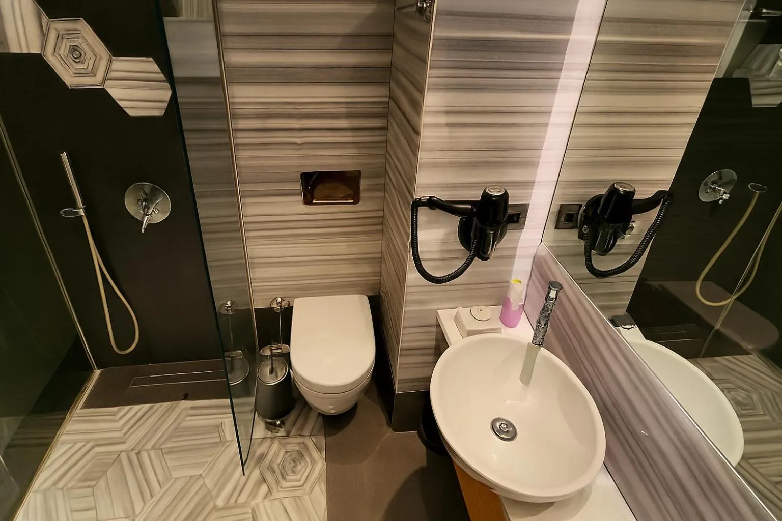 Shower in Aleksandr Pera Hotel