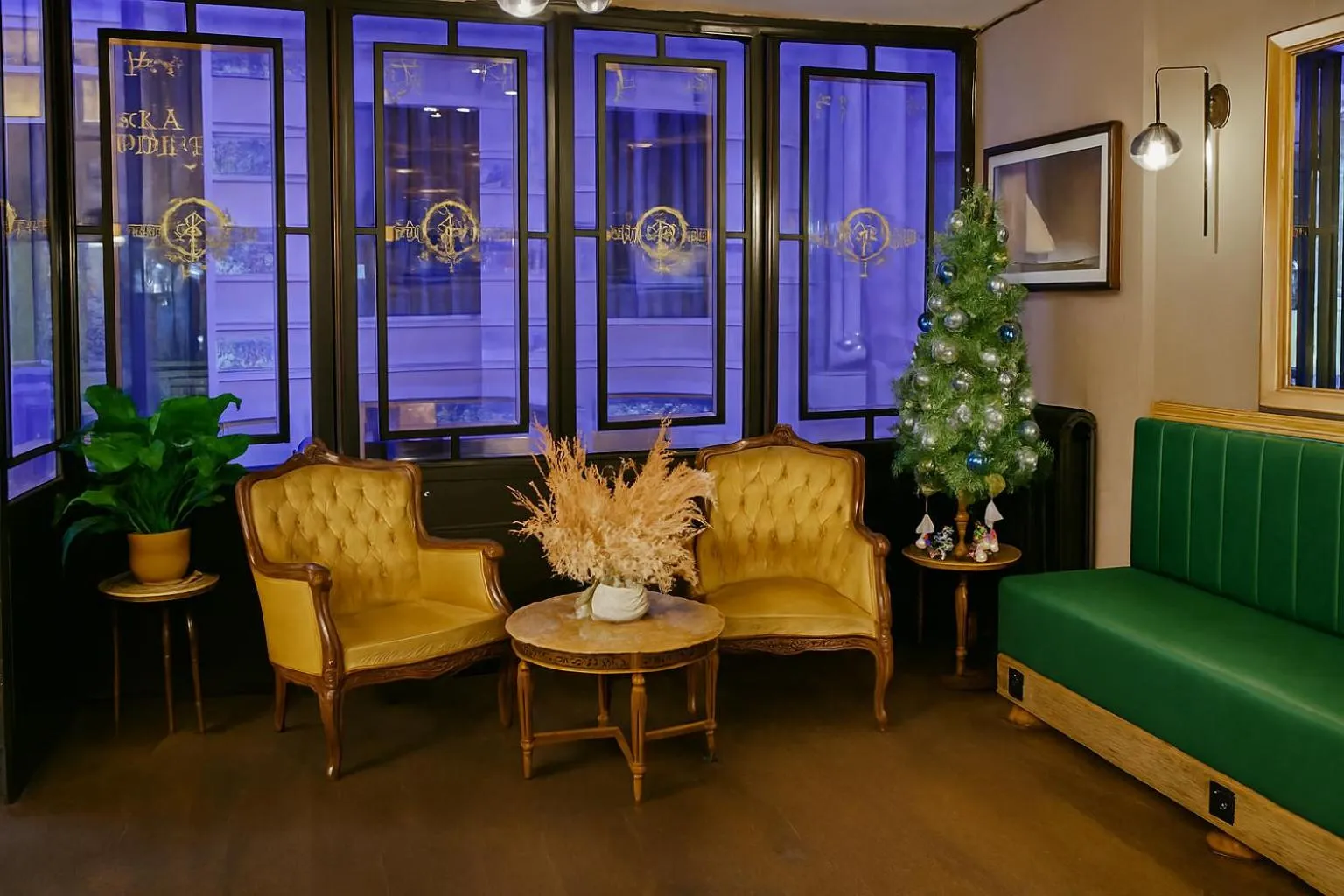 Communal lounge/ TV room in Aleksandr Pera Hotel