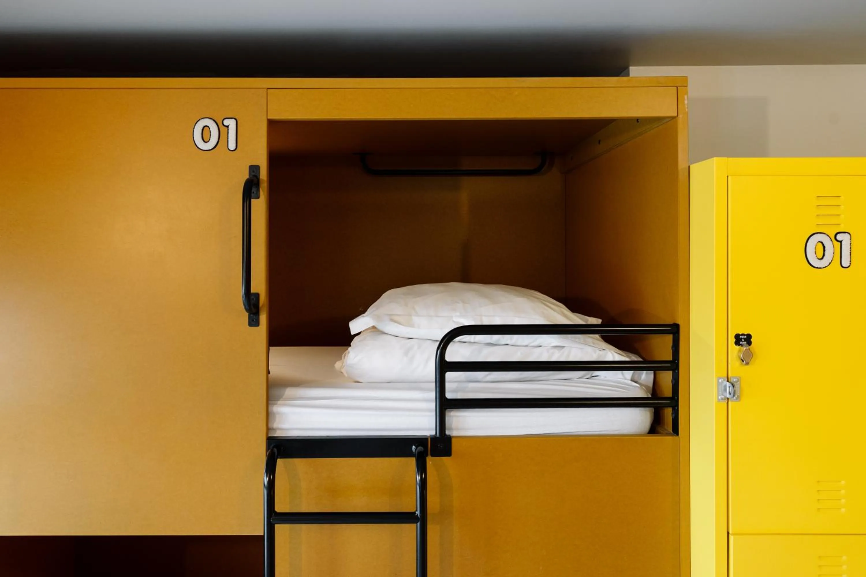 bunk bed, Bed in The People Lyon