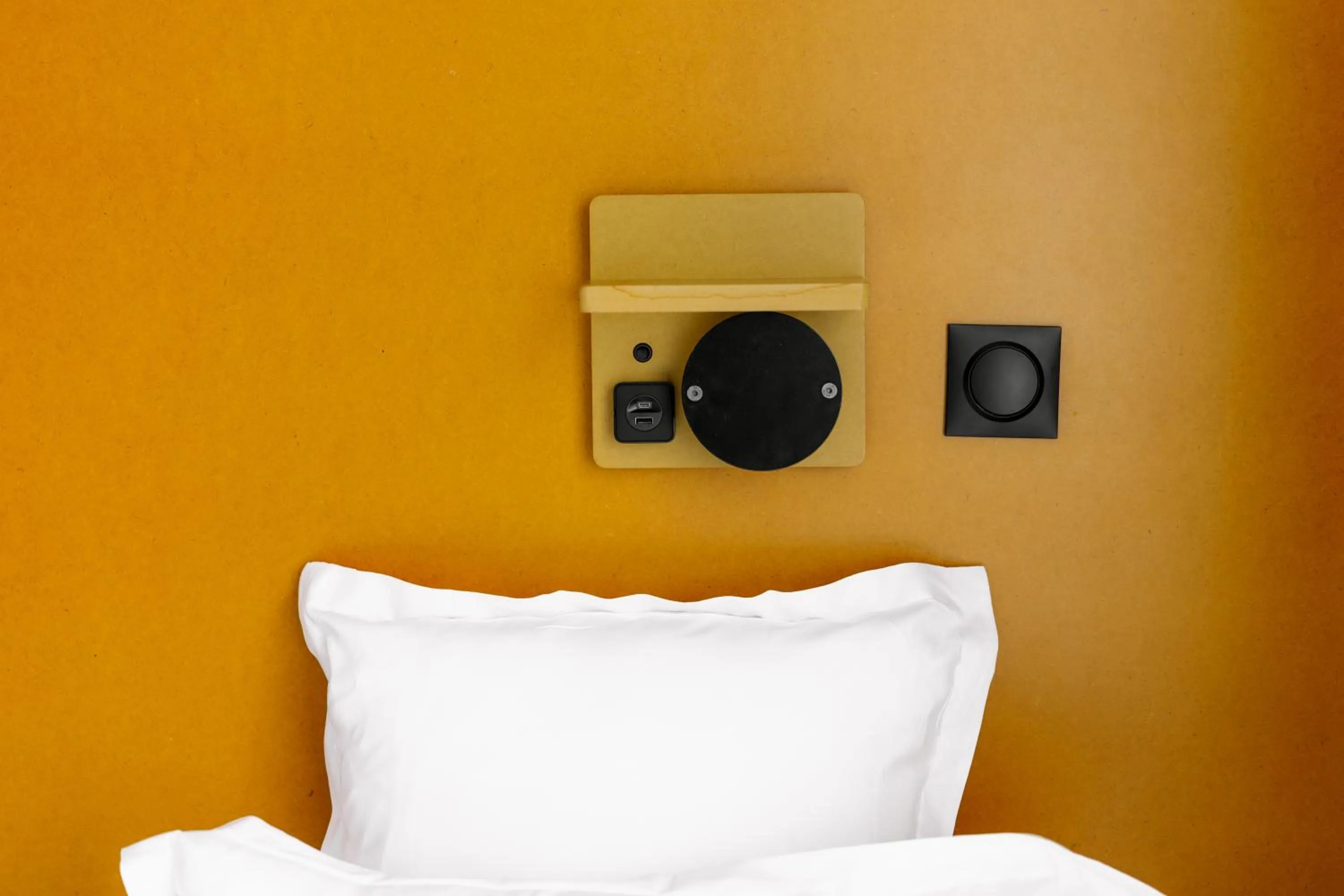 Bed in The People Lyon