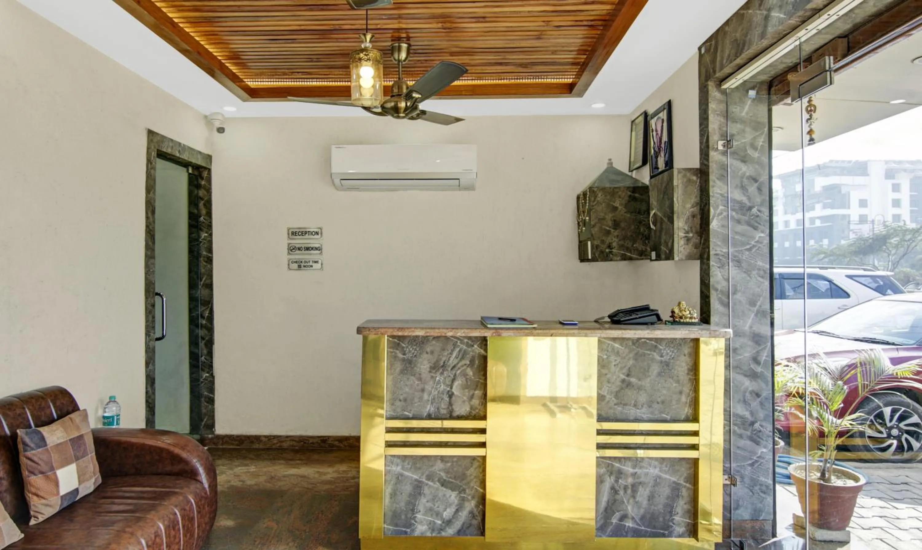 Lobby or reception in Hotel Royal Salute Near Bus Stand Zirakpur Chandigarh