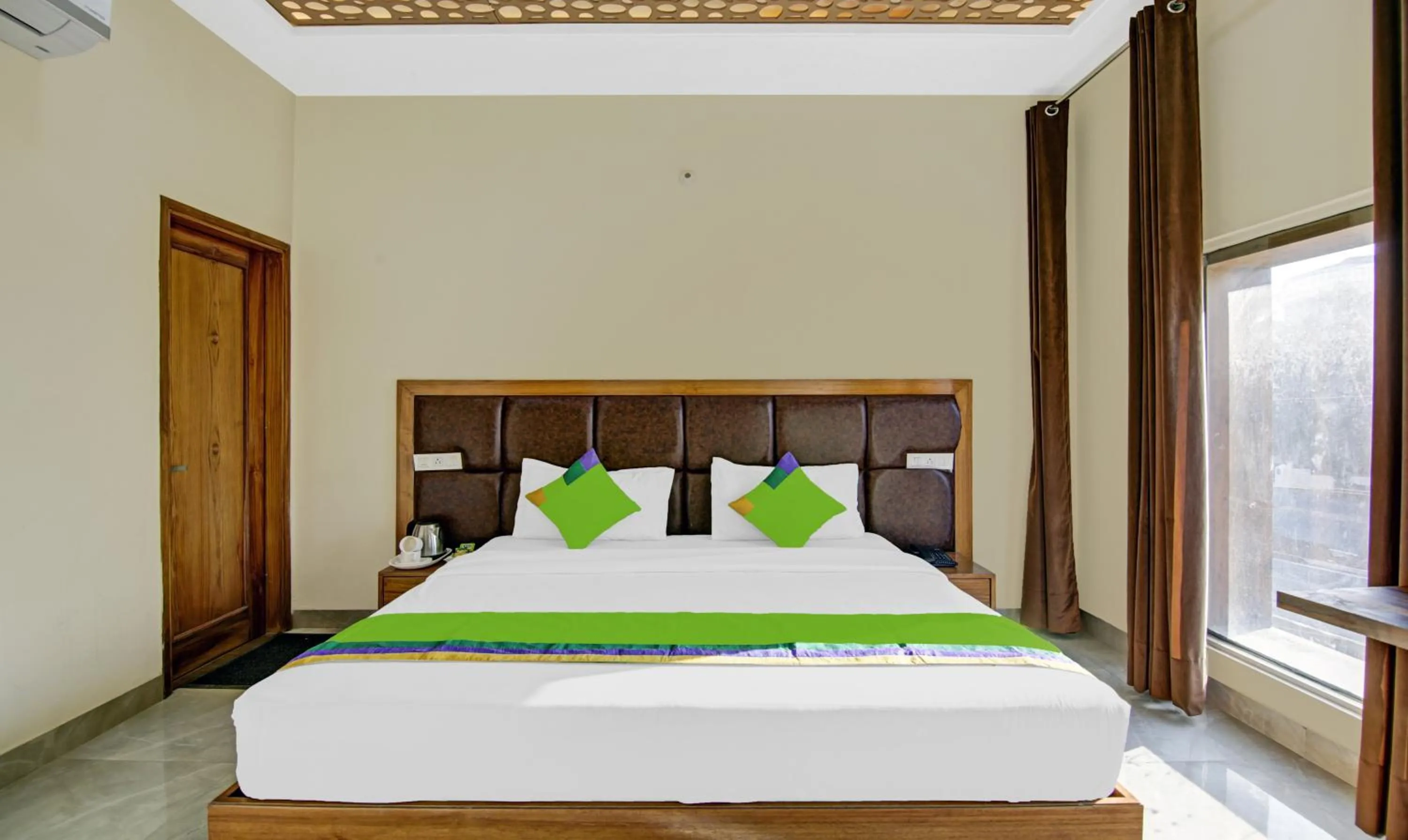 Bed in Hotel Royal Salute Near Bus Stand Zirakpur Chandigarh