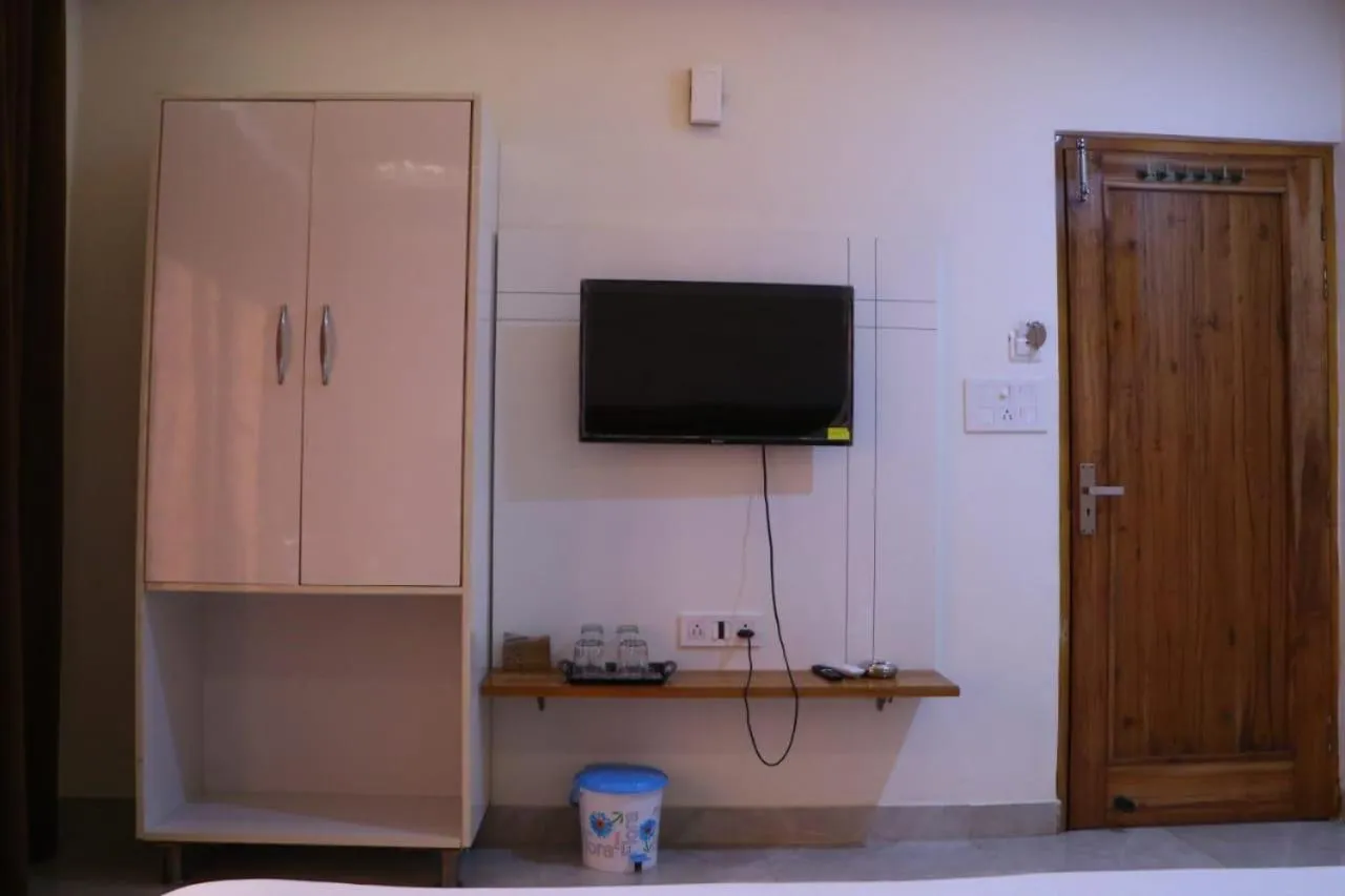 Hotel Royal Salute Near Bus Stand Zirakpur Chandigarh