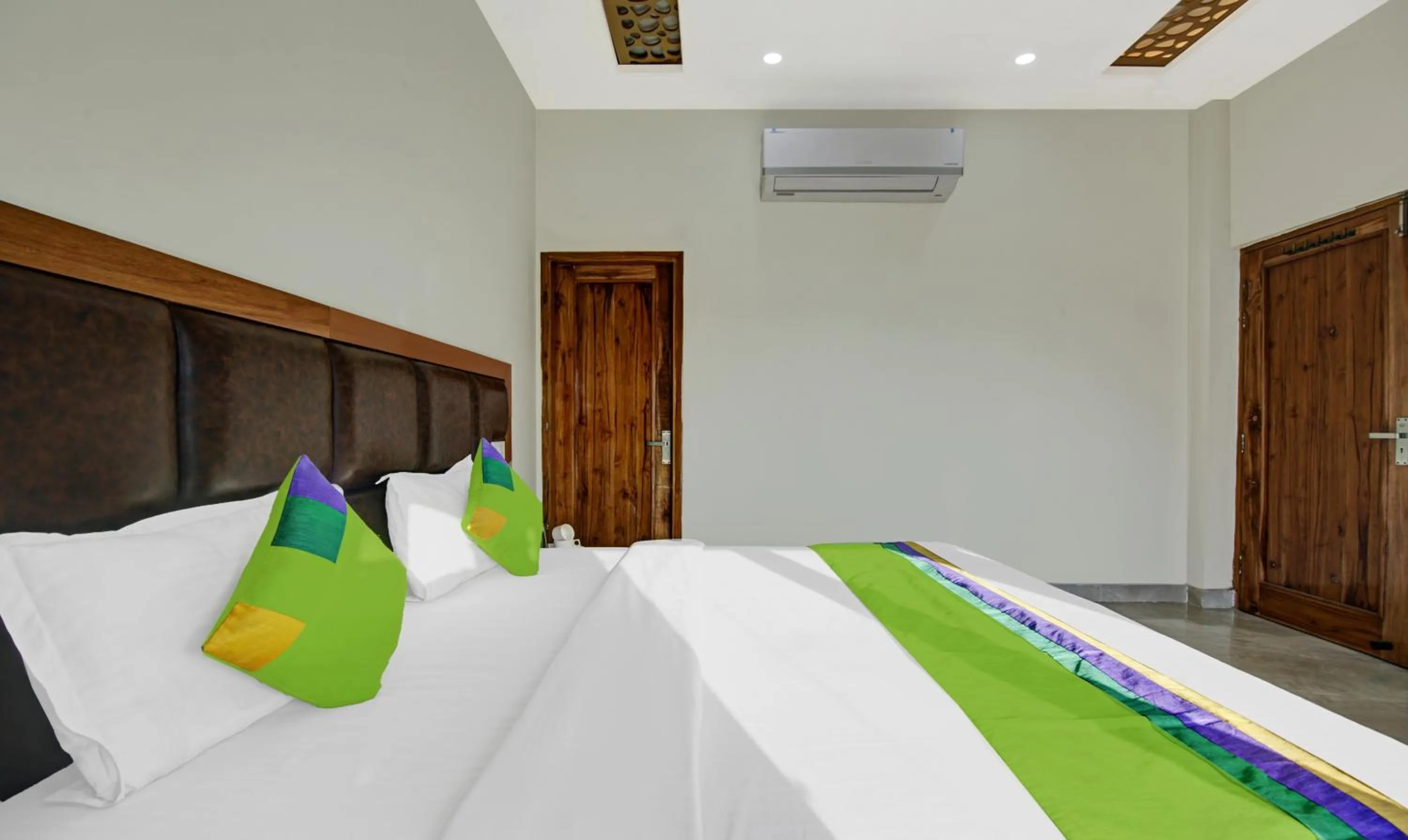 Bed in Hotel Royal Salute Near Bus Stand Zirakpur Chandigarh