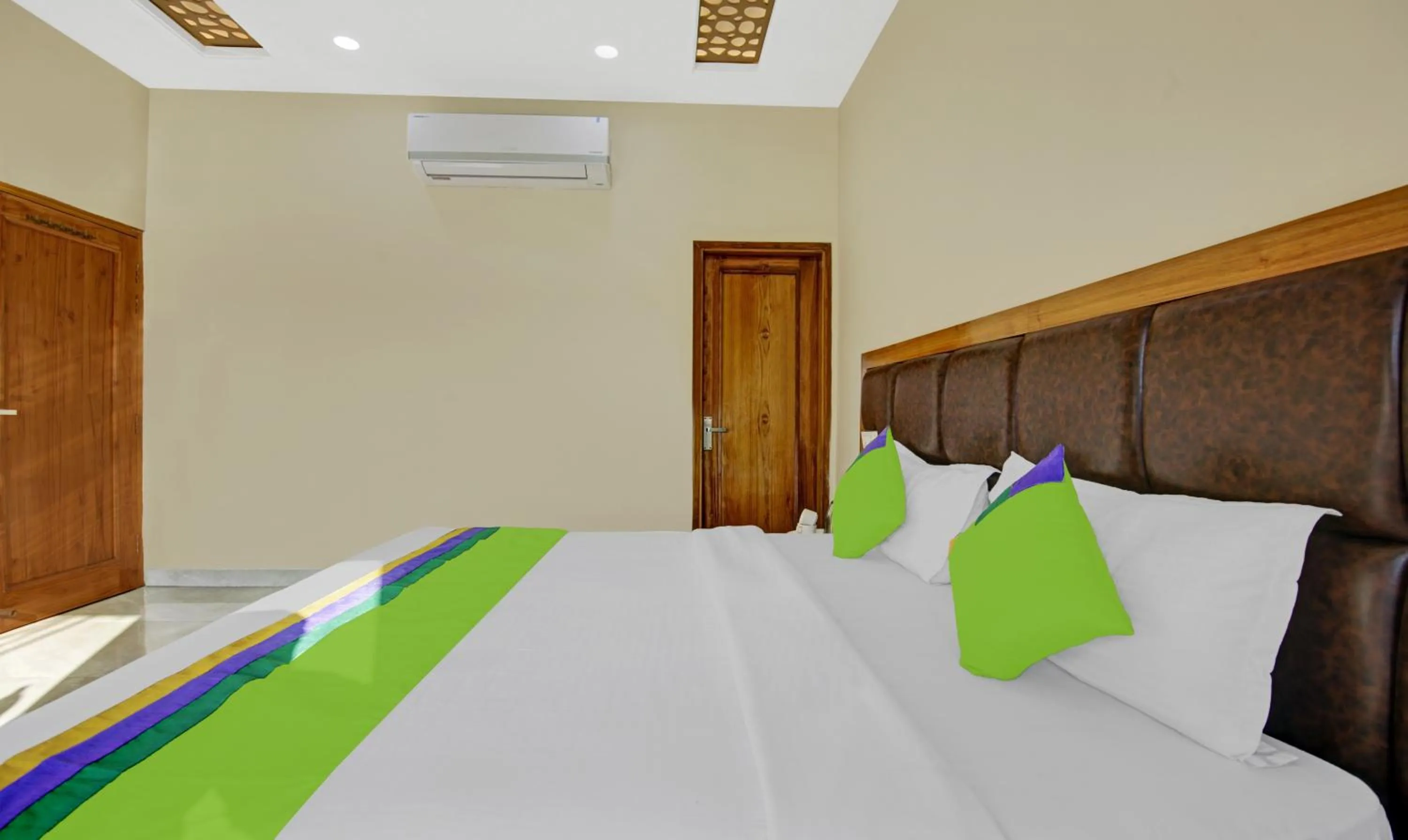 Bed in Hotel Royal Salute Near Bus Stand Zirakpur Chandigarh