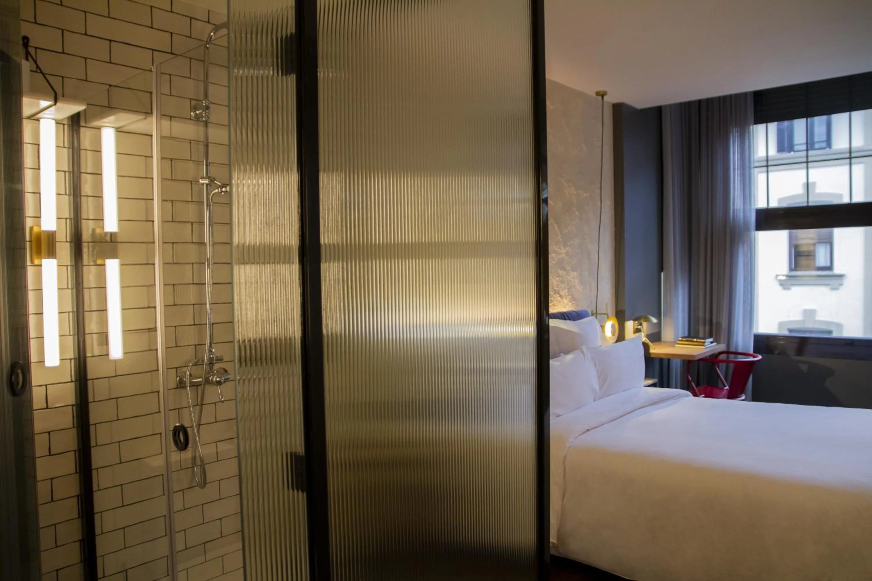 Shower, Bed in Letoh Letoh San Sebastián