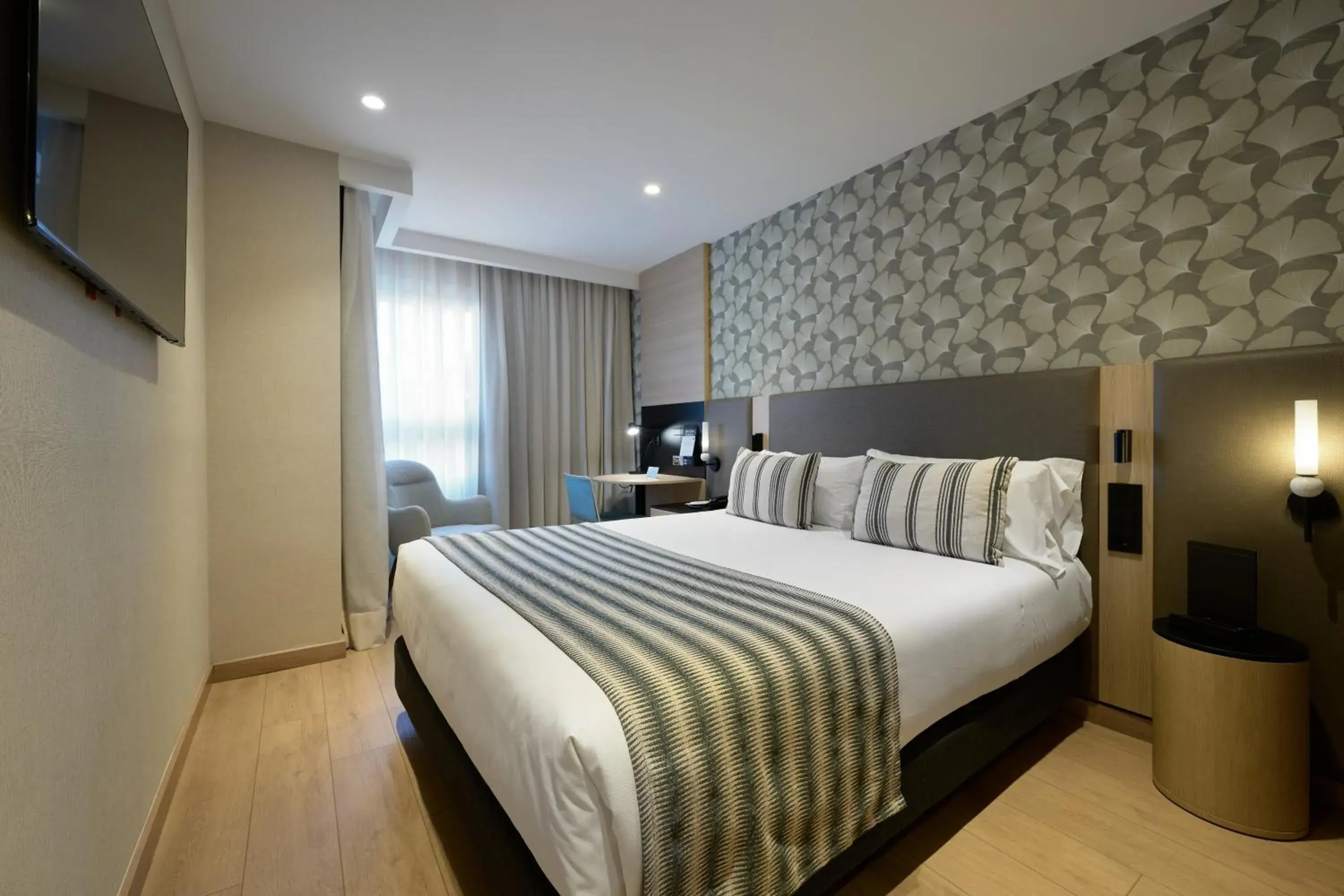 Deluxe Family Room in Catalonia Park Güell Deluxe Family Room in Catalonia Park Güell