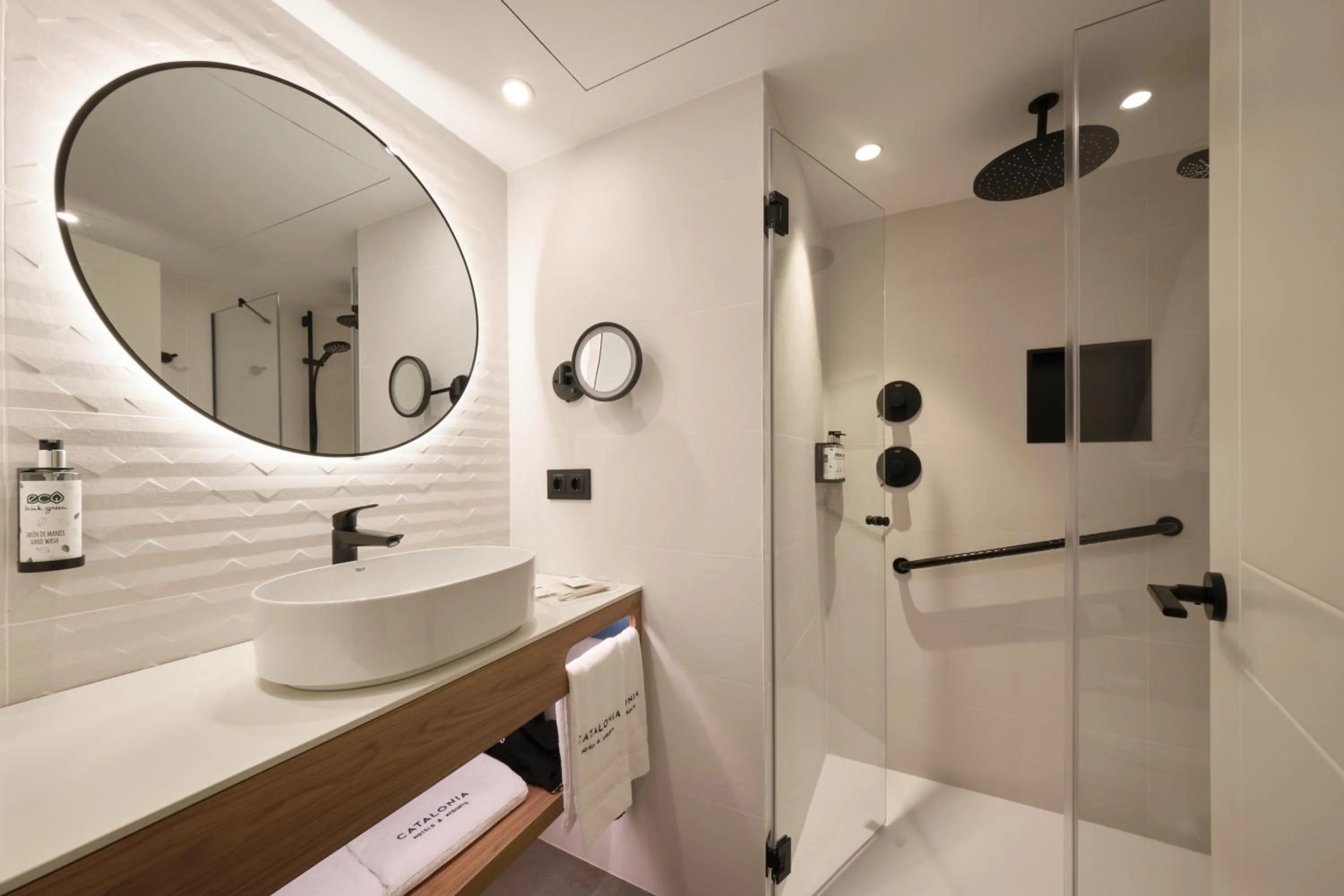 Shower in Catalonia Park Putxet