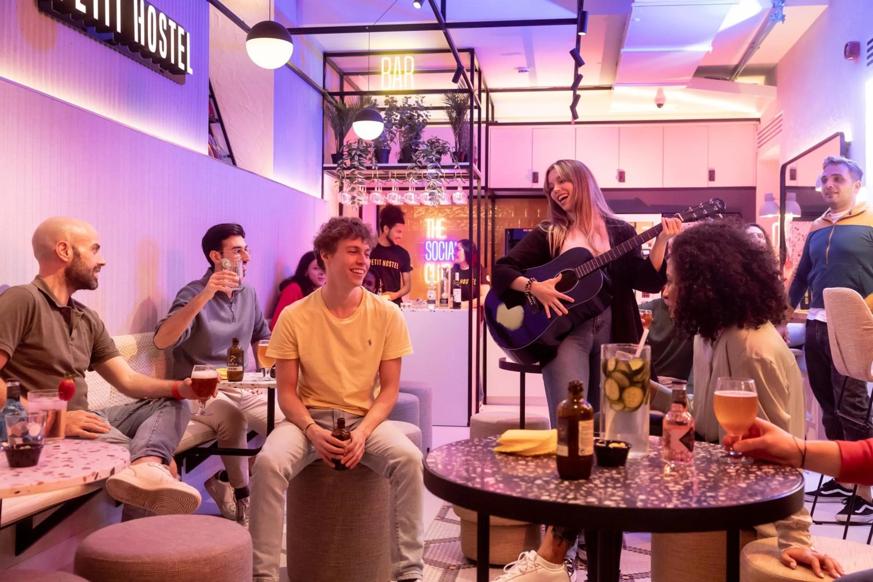 Restaurant/places to eat in Petit Hostel Palacio Real