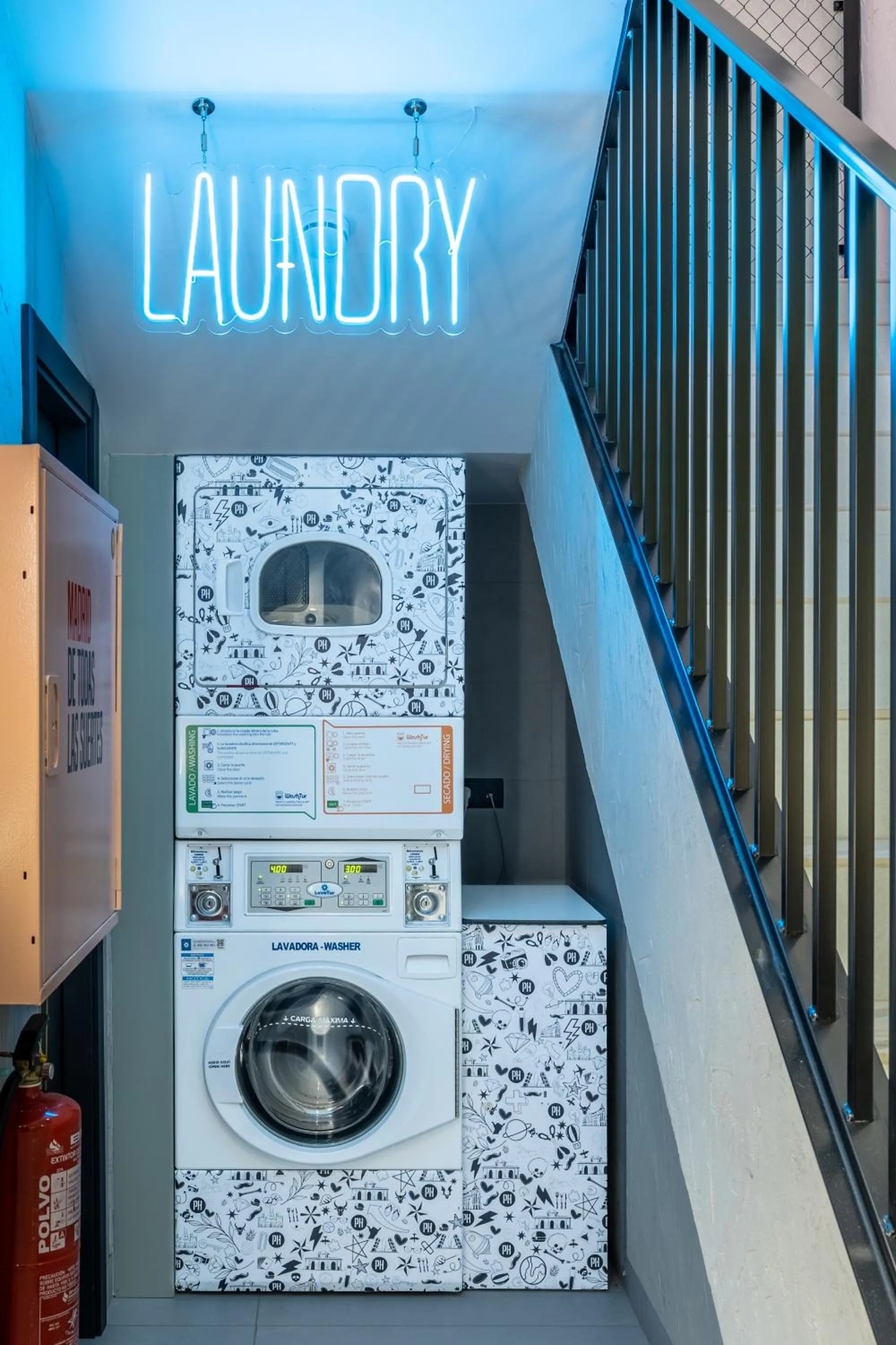 washing machine in Petit Hostel Palacio Real