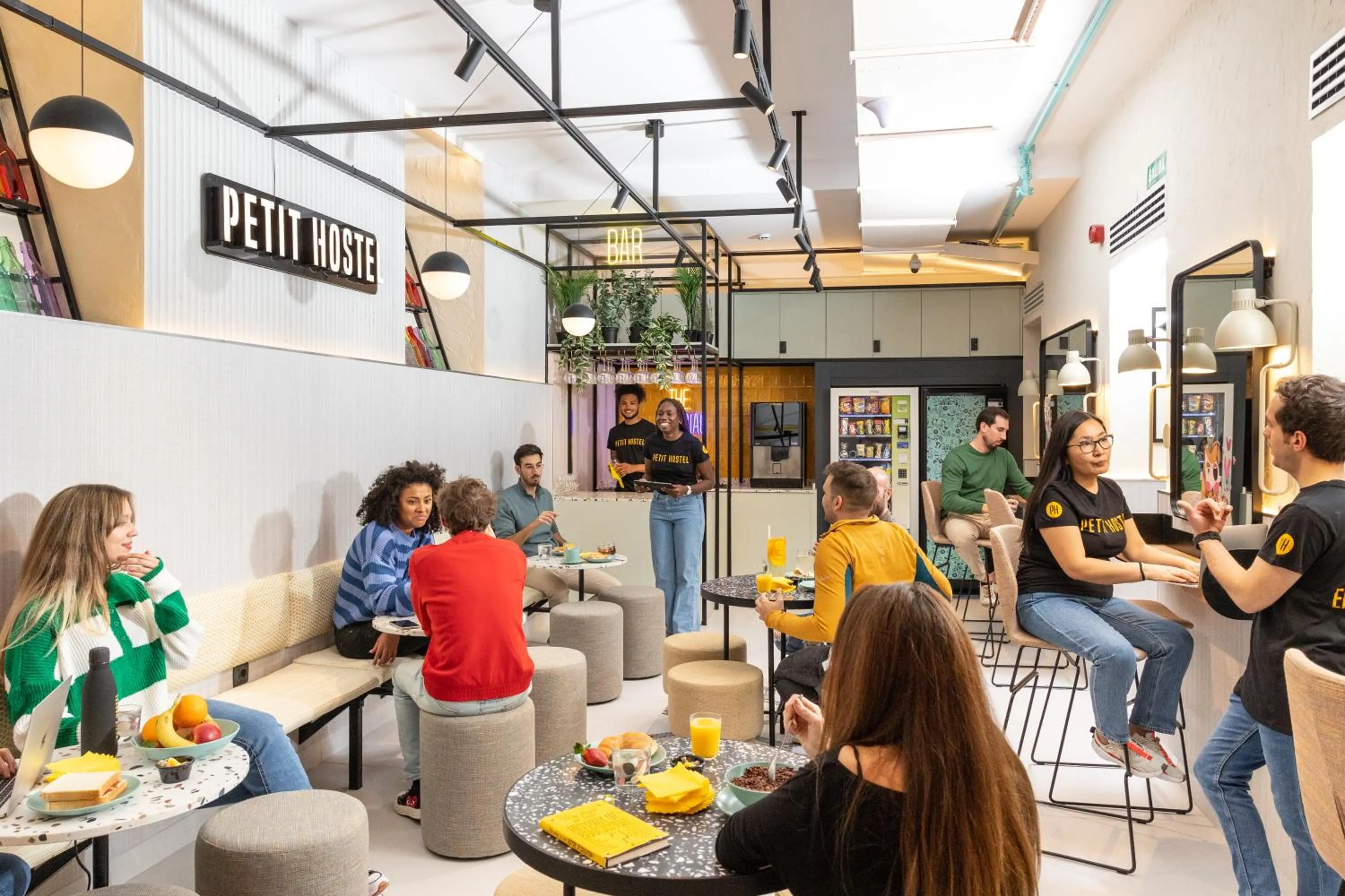 Restaurant/places to eat in Petit Hostel Palacio Real