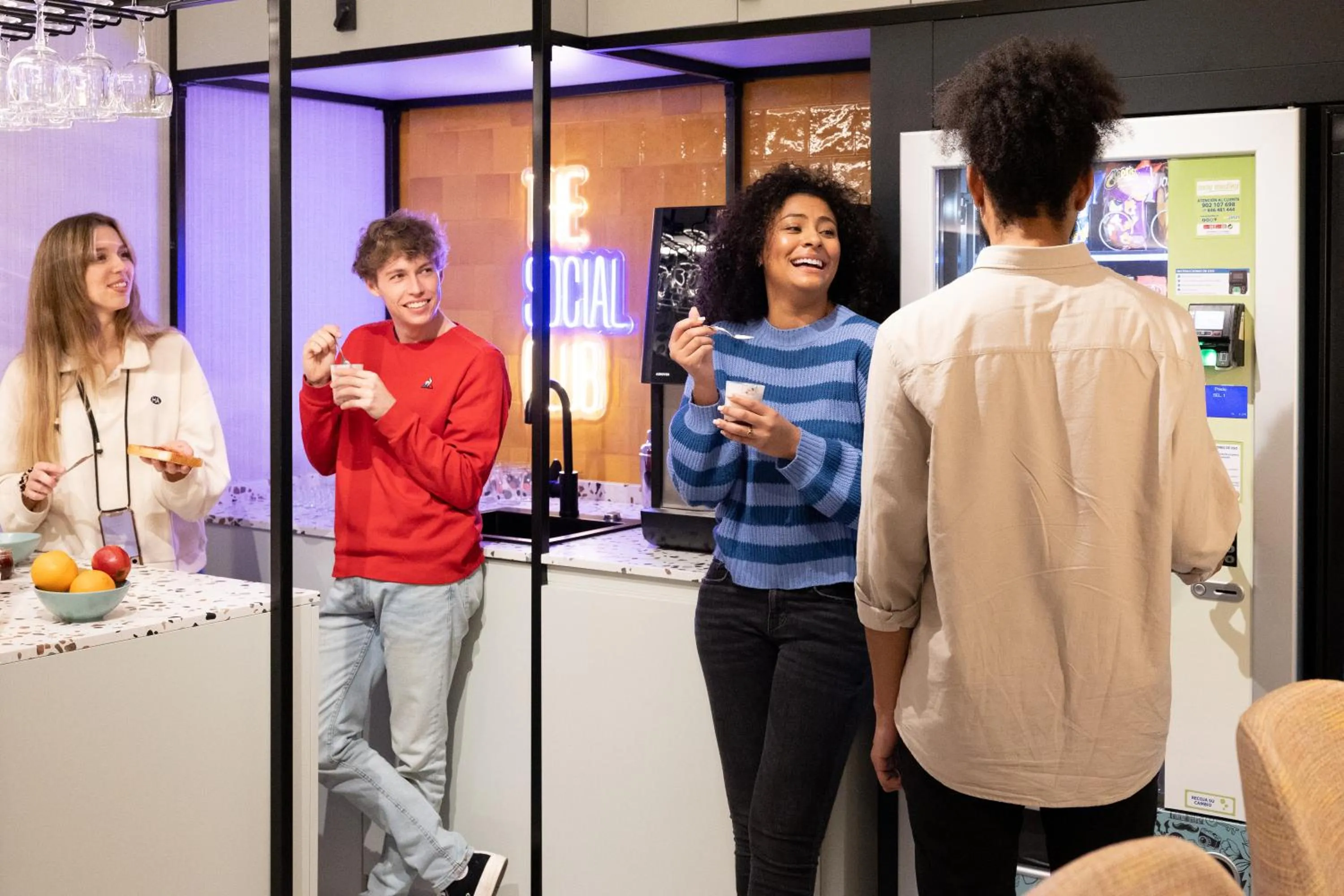 People in Petit Hostel Palacio Real