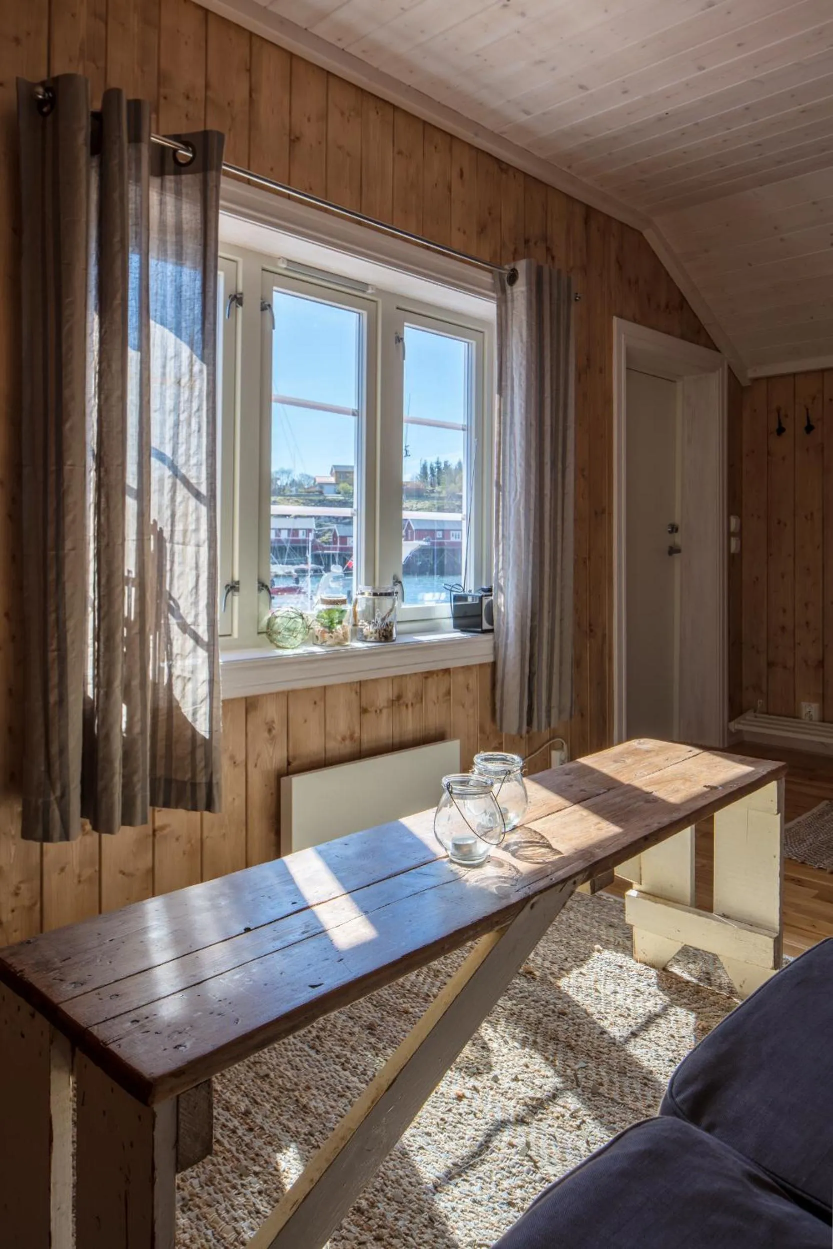 Living room in The Tide - Rorbuer