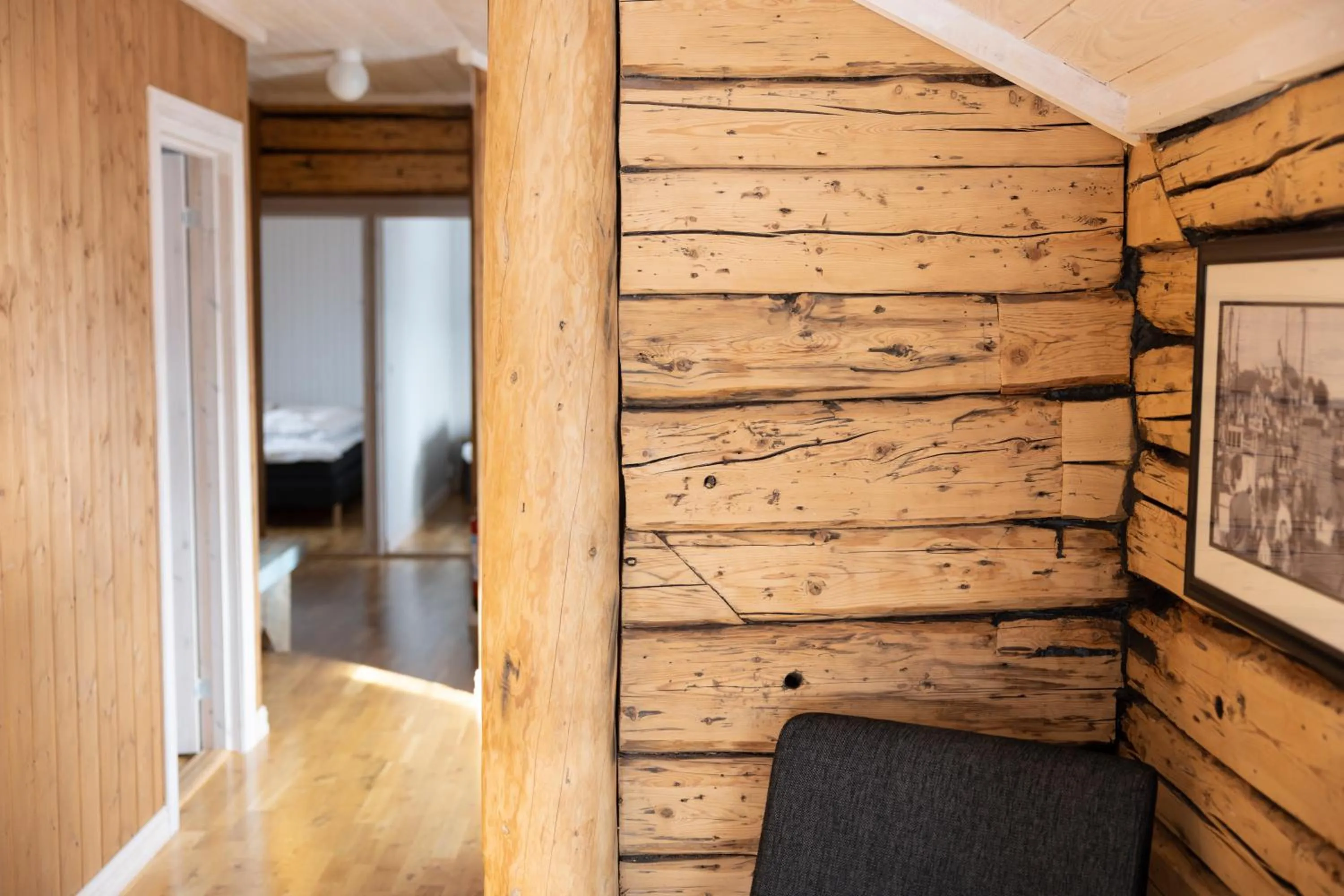 Photo of the whole room in The Tide - Rorbuer