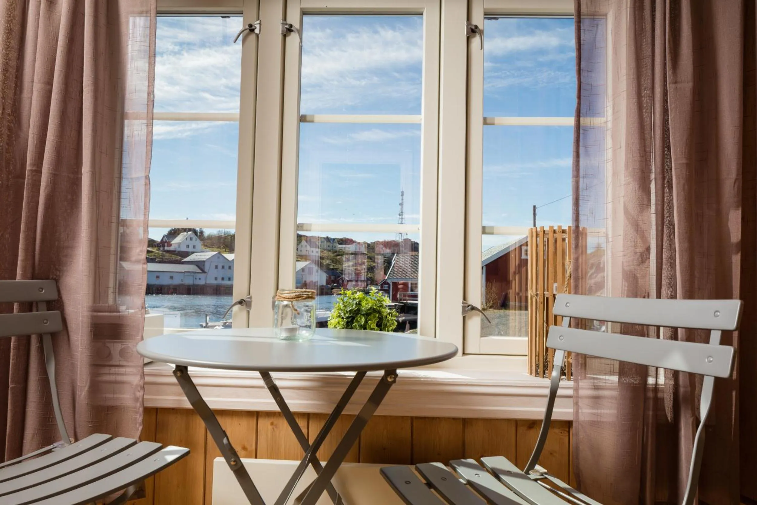 Living room in The Tide - Rorbuer