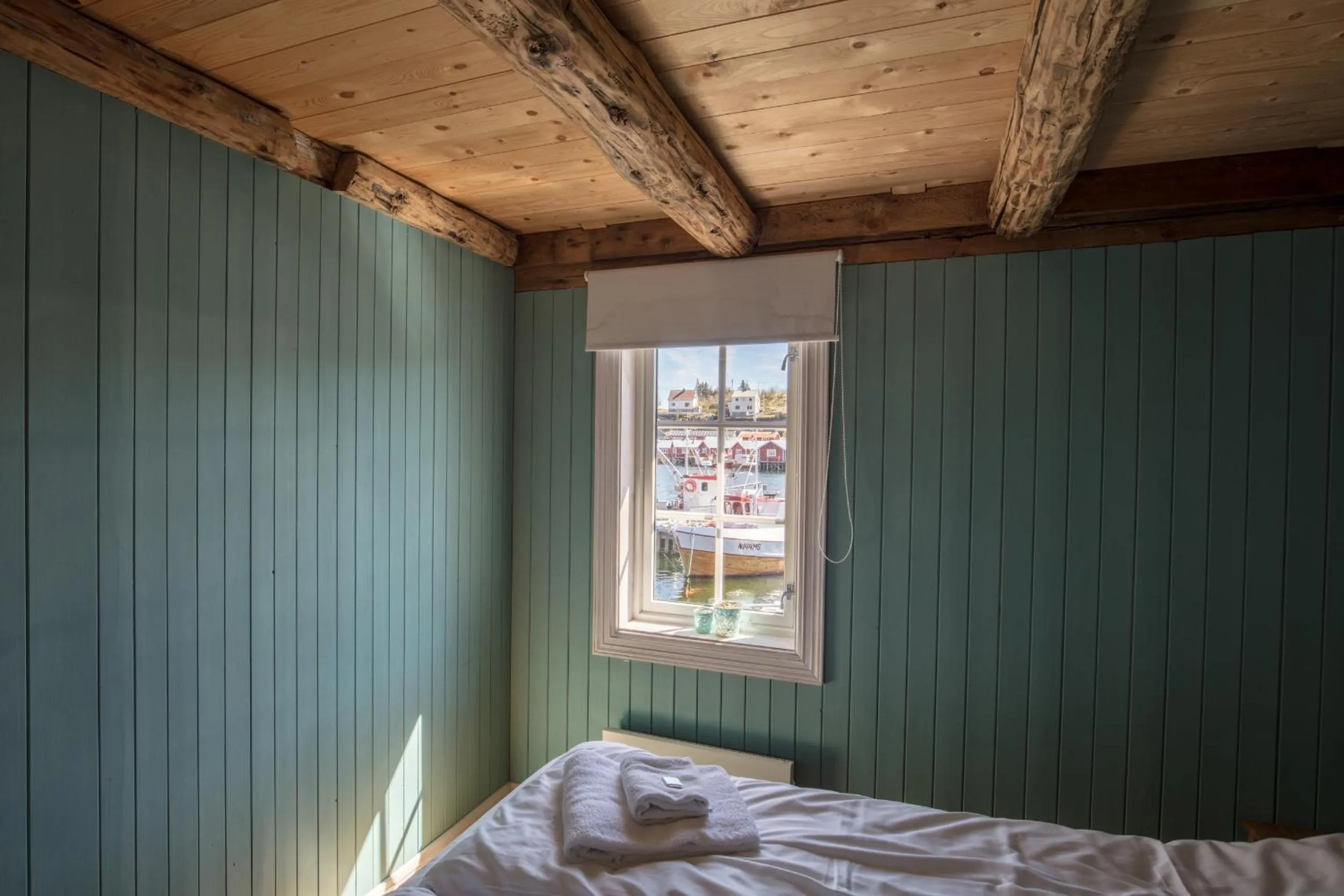 Bedroom, Bed in The Tide - Rorbuer