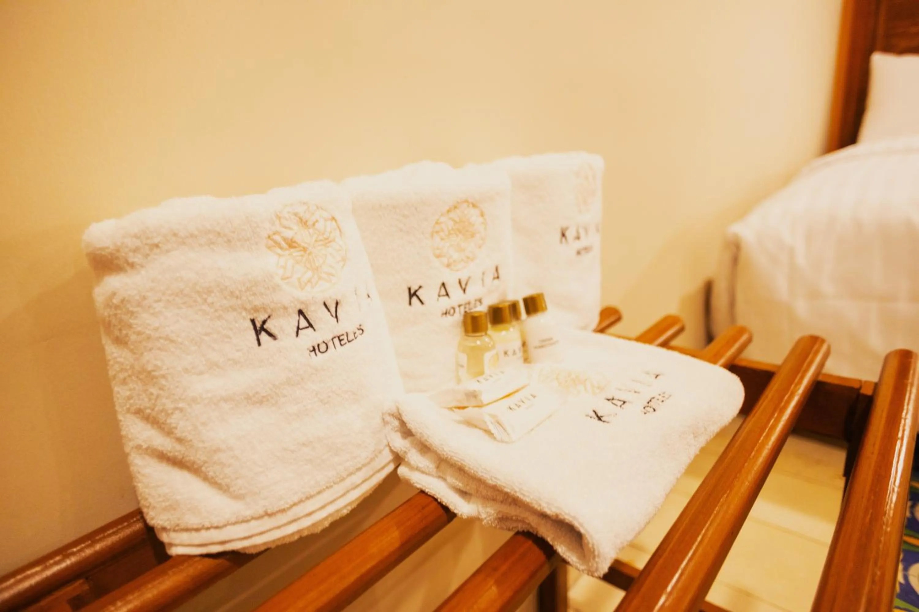 towels, Bed in Hotel Real Toledo by Kavia