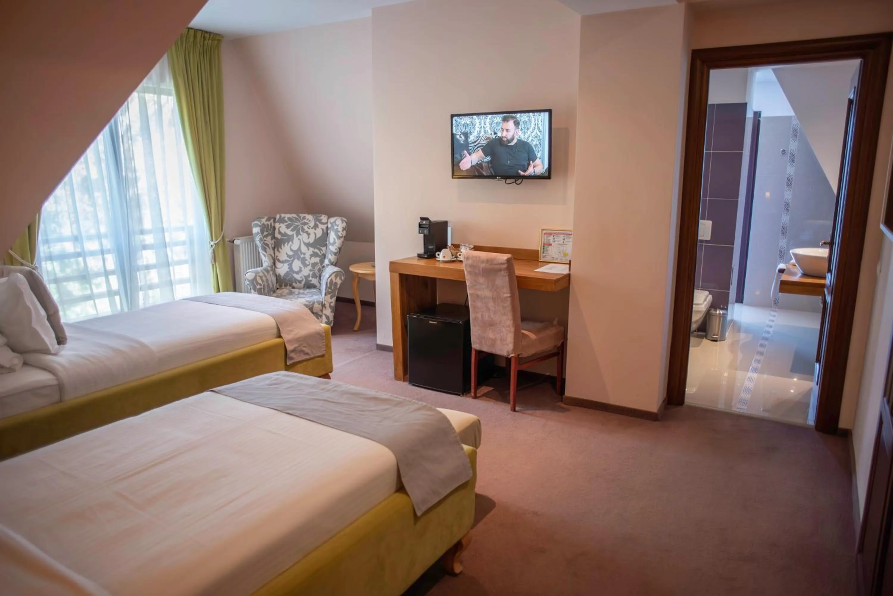 Photo of the whole room, Bed in Paj Hotelul Retreat & Spa