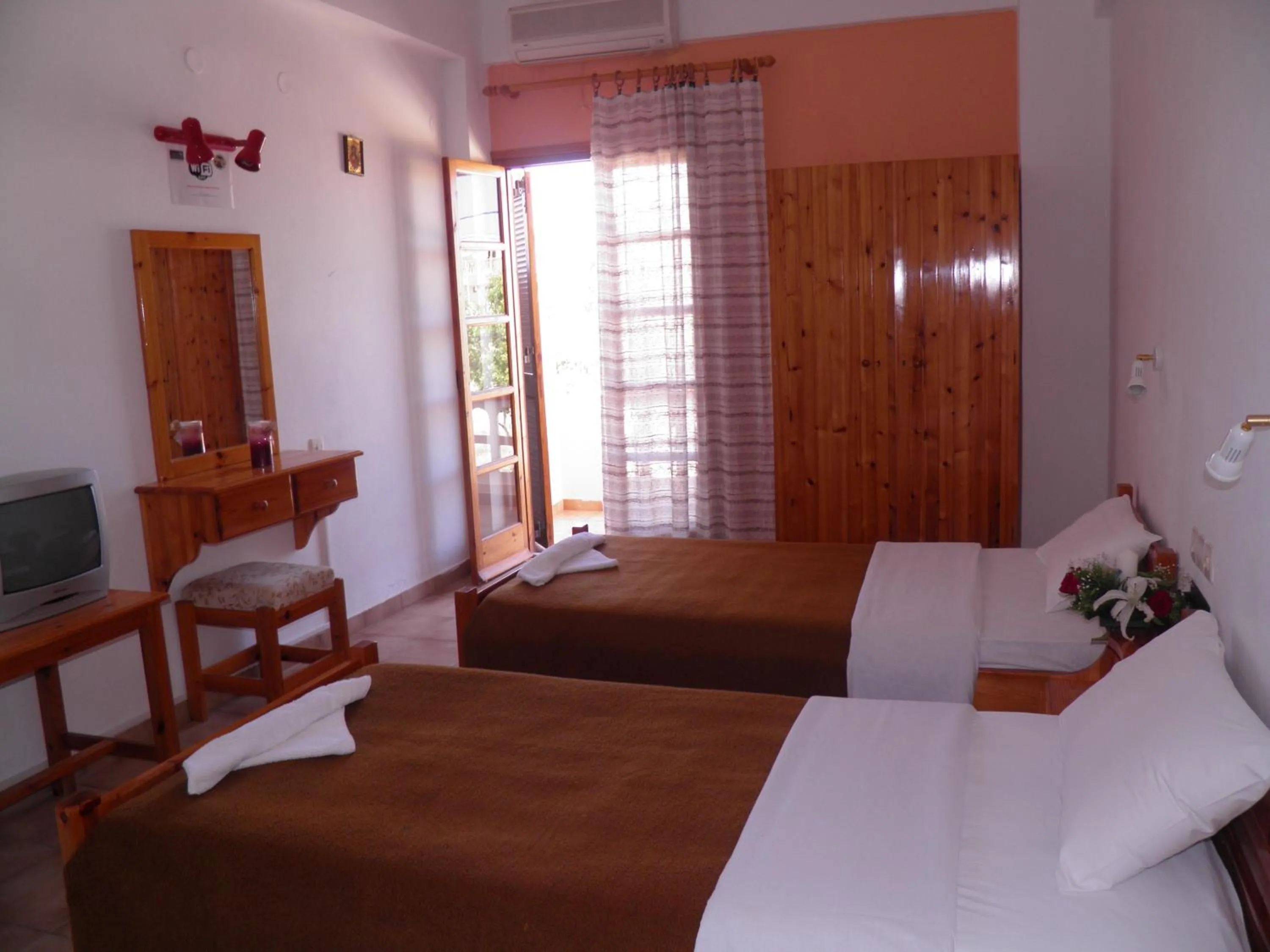 Bed in Galaxias Studios