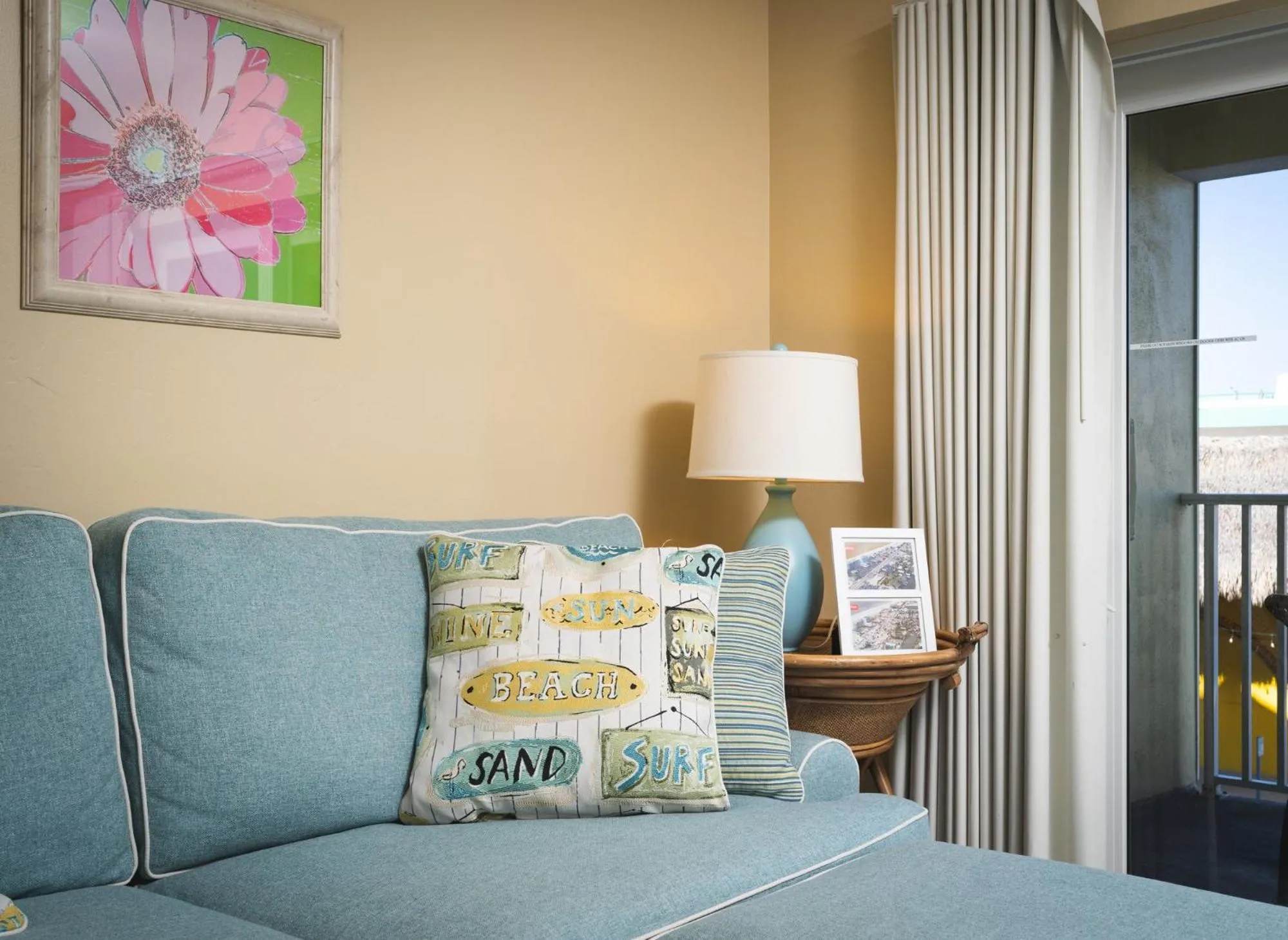 Living room, Bed in Harbour House at the Inn 204