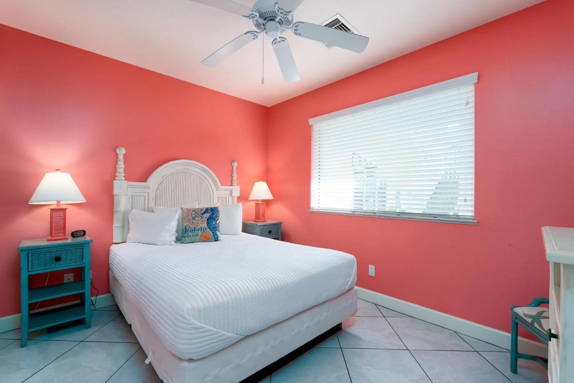 Bedroom, Bed in Harbour House at the Inn 204
