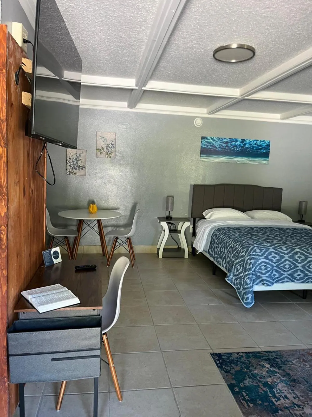 Photo of the whole room, Bed in BlueGem Motel