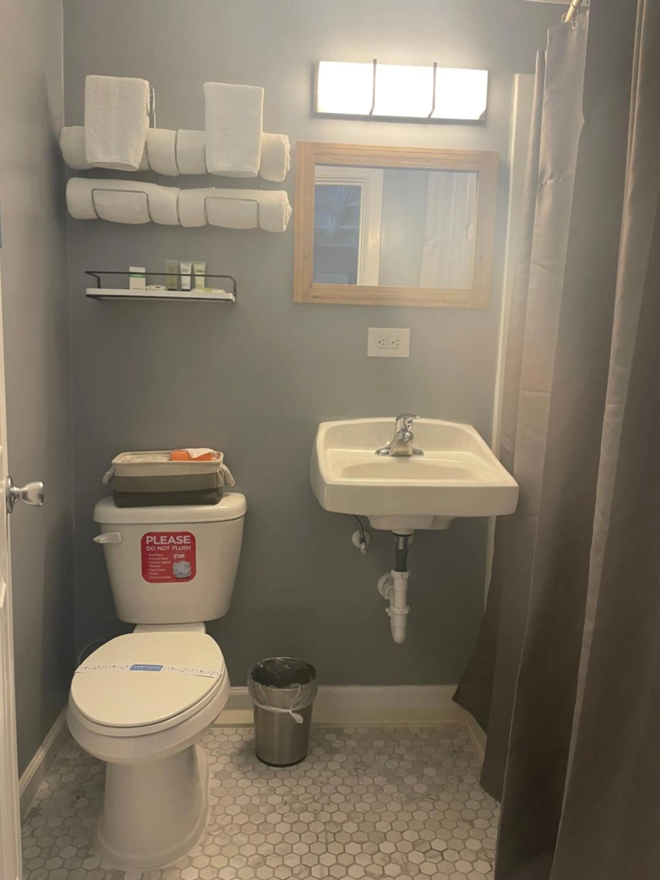 Toilet in BlueGem Motel