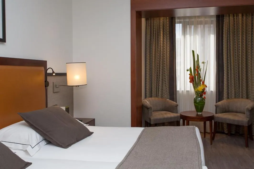 Photo of the whole room, Bed in Hotel Balmoral